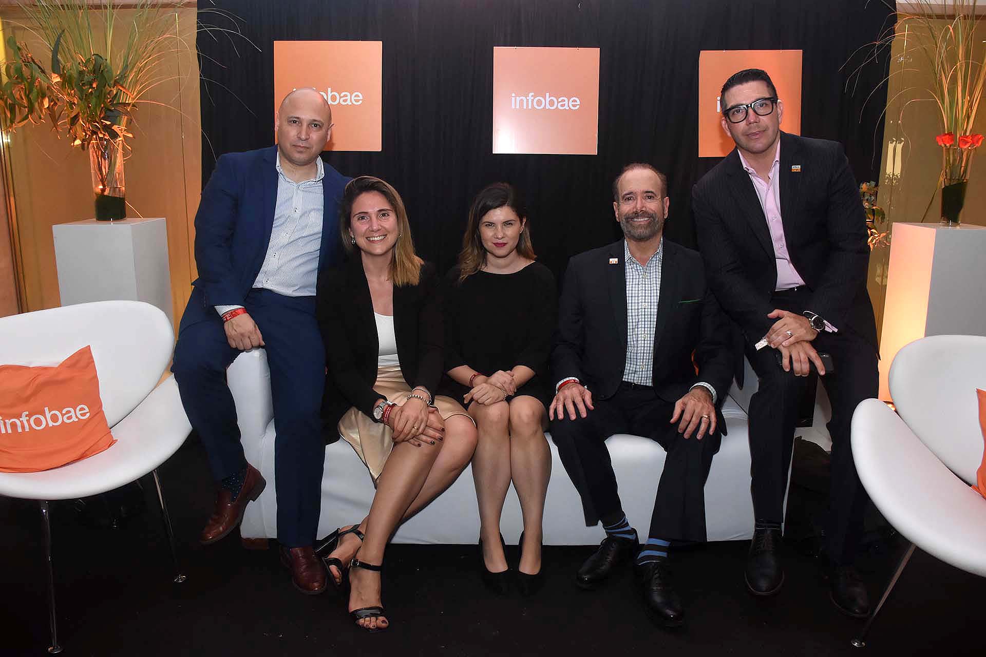 HILTON - Rivero Orr, VP de RRHH de la región Cala (Caribe y Latam); Eugenia Paoletta , Directora de RRHH; Jimena Fernández, Digital Comunity manager; Stanfield George, GM Hilton Buenos Aires; Manuel Ramírez, GM de Gardening Tucumán