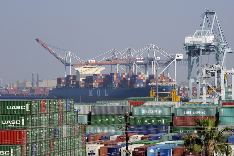 Aunque el consumo mantuvo a flote a la economía, las exportaciones continuaron cayendo en el tercer trimestre en el contexto de la guerra comercial (REUTERS/Bob Riha, Jr.)
