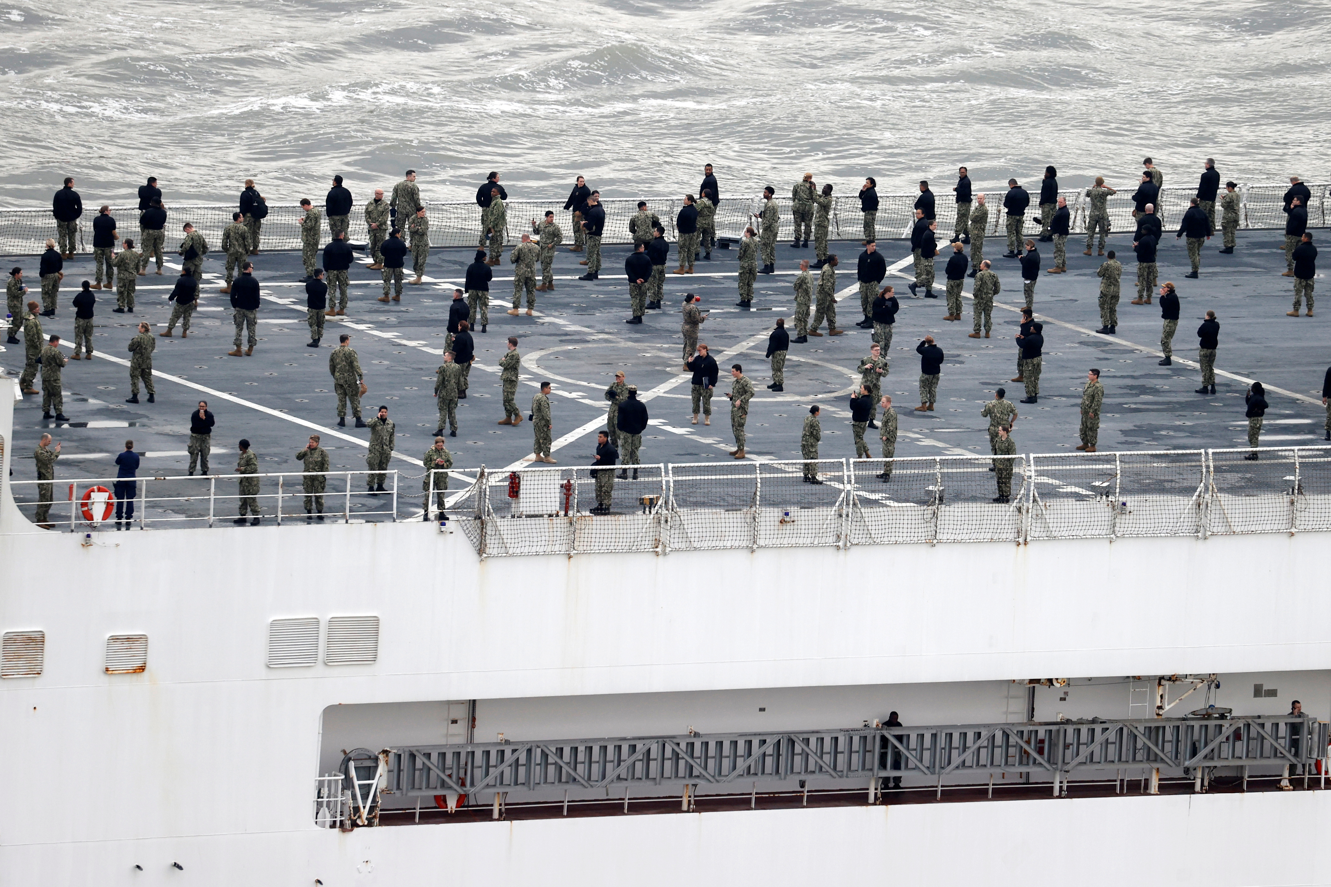 Parte de la tripulación de la nave. (fotos: Reuters, AFP, AP)