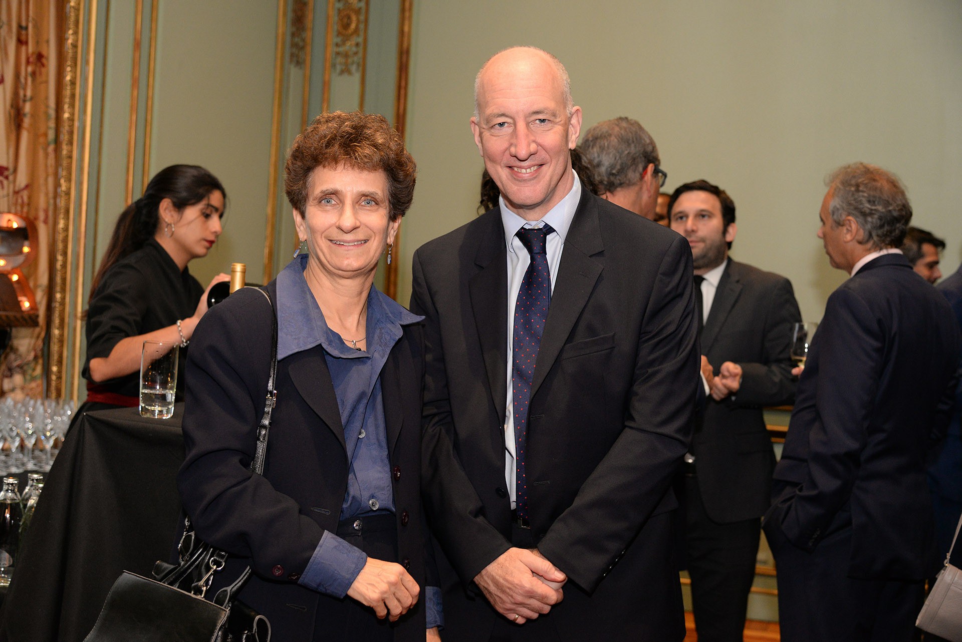 La embajadora de Israel en la Argentina, Ronen Galit, junto al embajador británico, Mark Kent