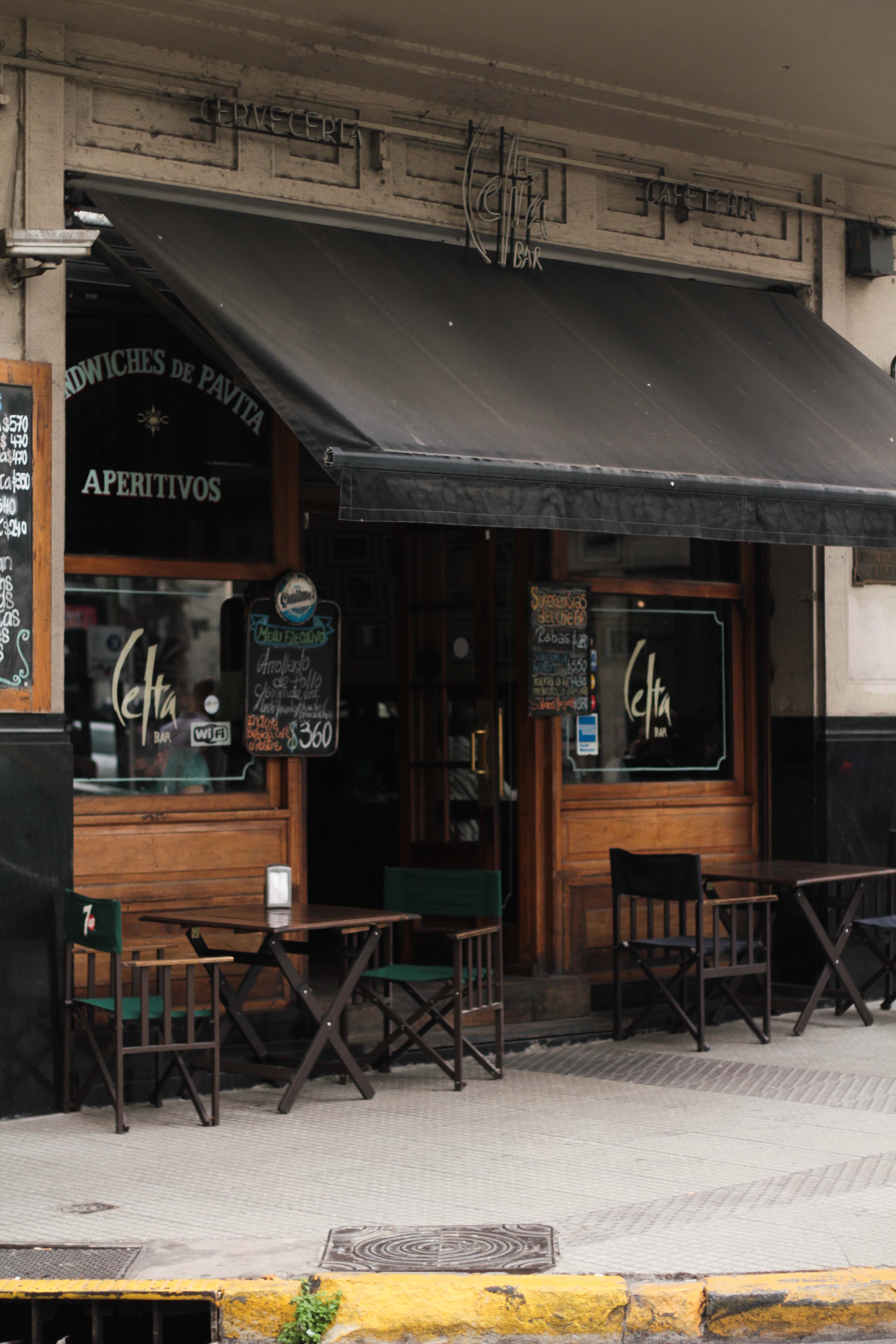 La fachada de Celta Bar, desde 1941 en San Nicolás