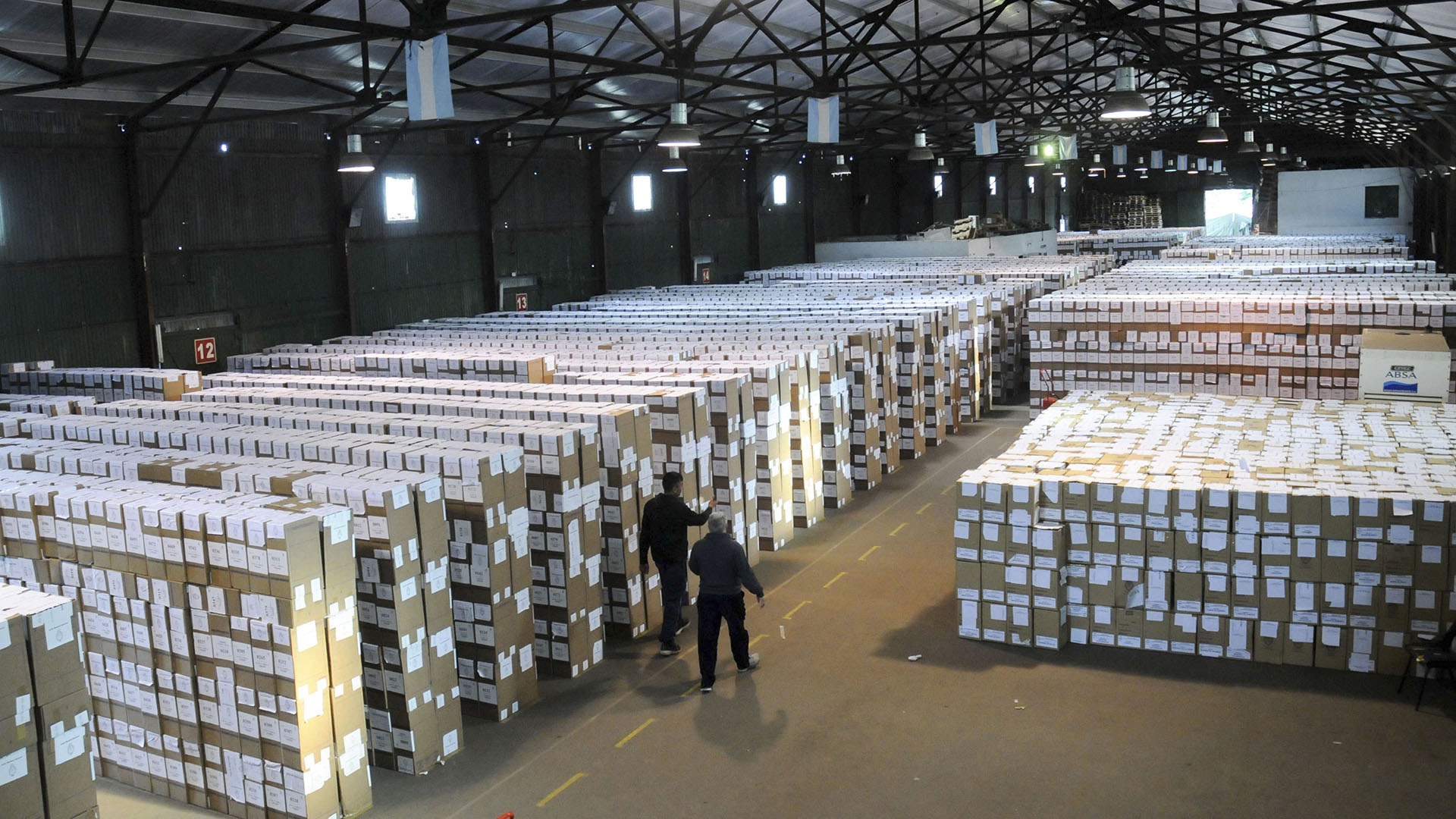 Las cientos de miles de urnas que se repartieron durante las PASO (Foto: Télam)