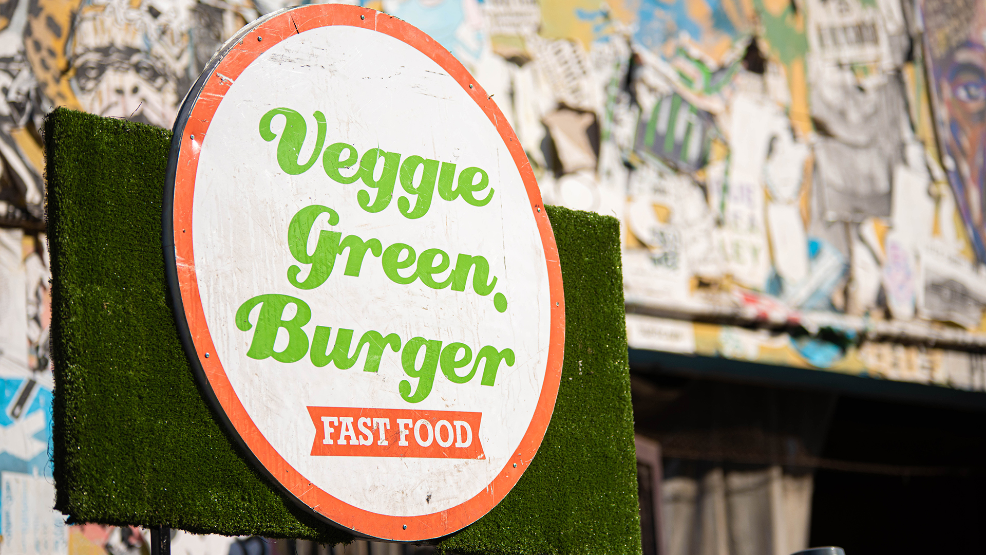 La Feria no es sólo un lugar de consumo vegano, es también un espacio de encuentro, de concientización y activismo, abierto a todo el público, veganos y no veganos