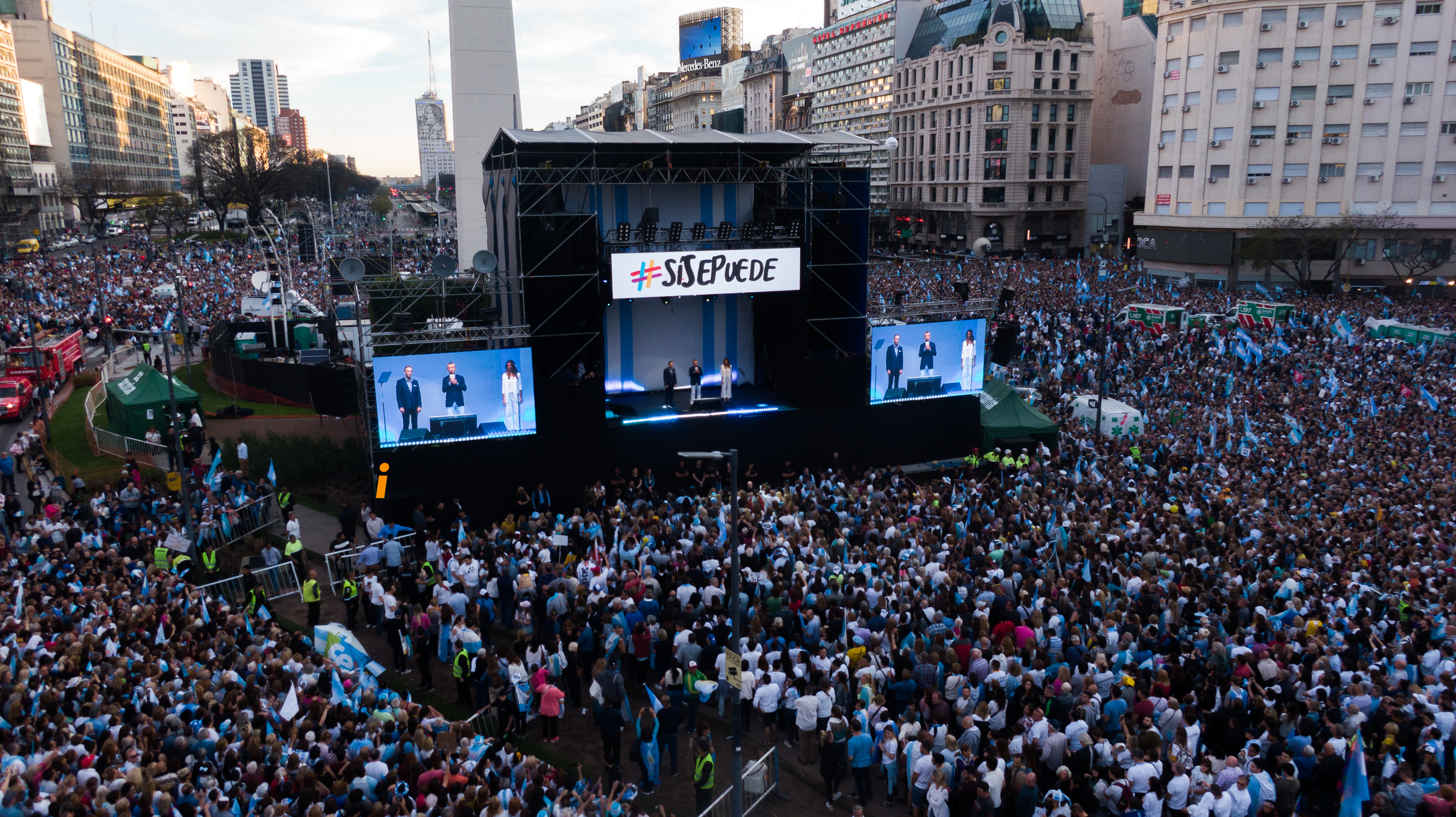 El palco montado en el Obelisco para el acto más multitudinario de la campaña de Juntos por el Cambio