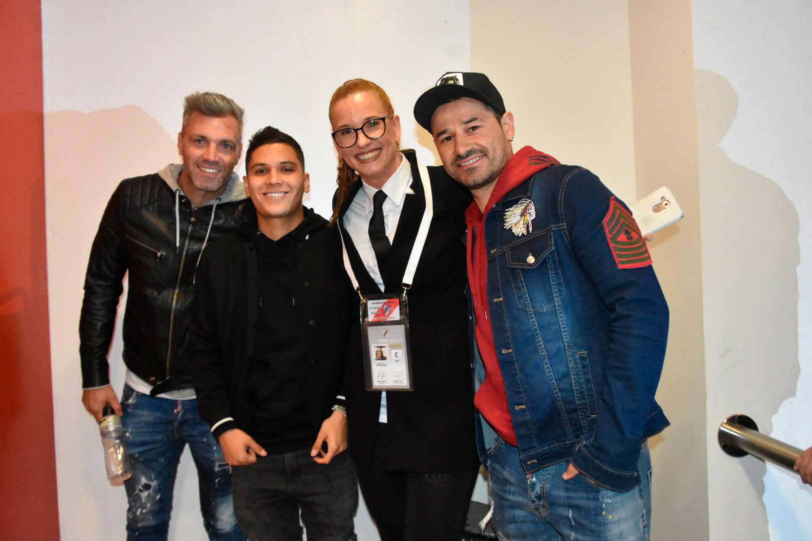 Juanfer Quinero, quien espera por su regreso, vivió el partido junto al ex futbolista Rodrigo Mora