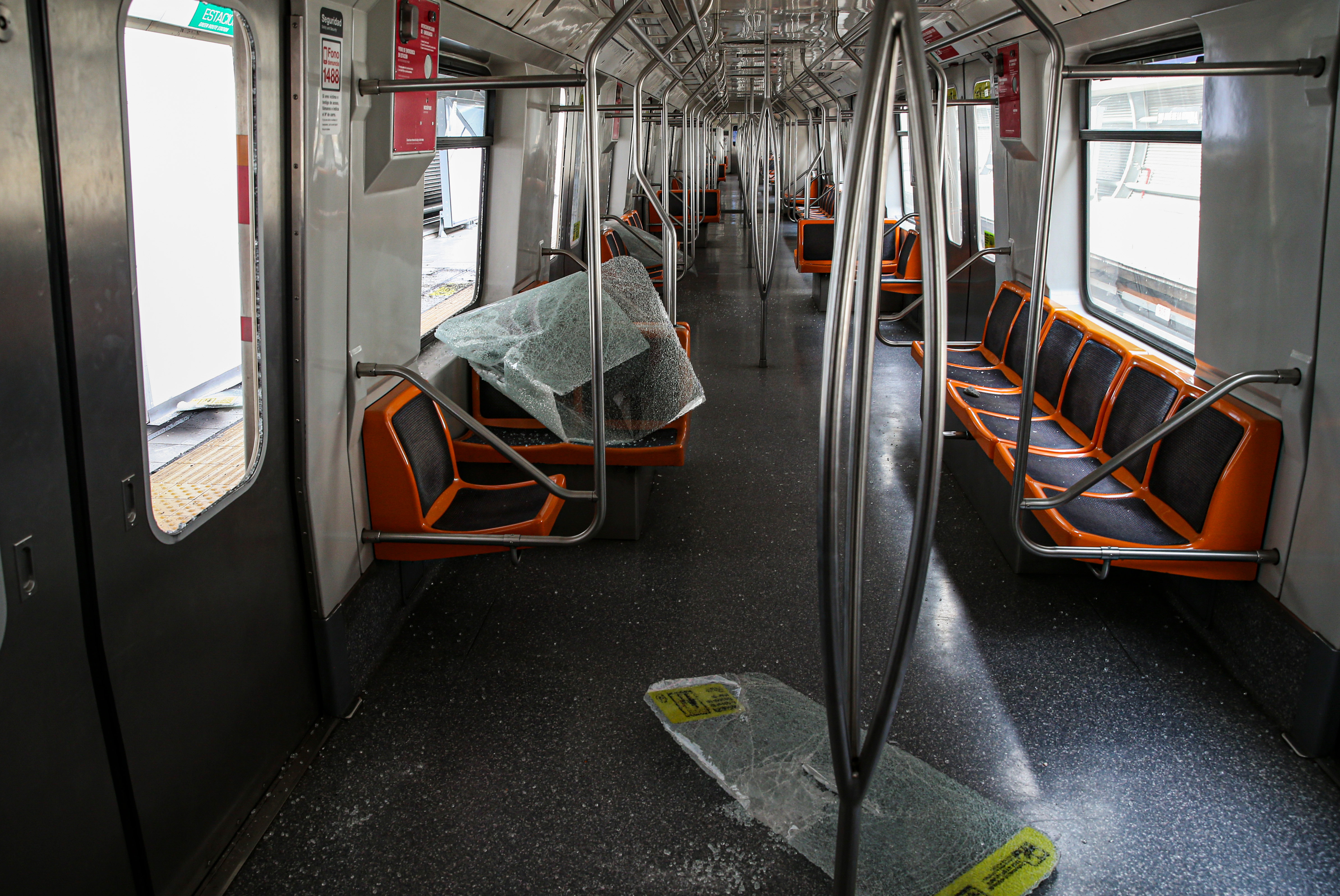 REVUELTA EN CHILE, ASI QUEDÓ EL METRO DE SANTIAGO JNVXTEEXXNABNC7SUNLG2DTL6M