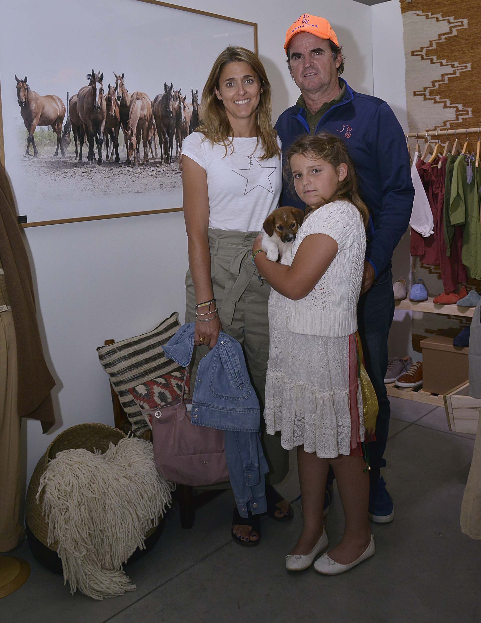 Eduardo Heguy junto a su mujer Paz Manau y su hija