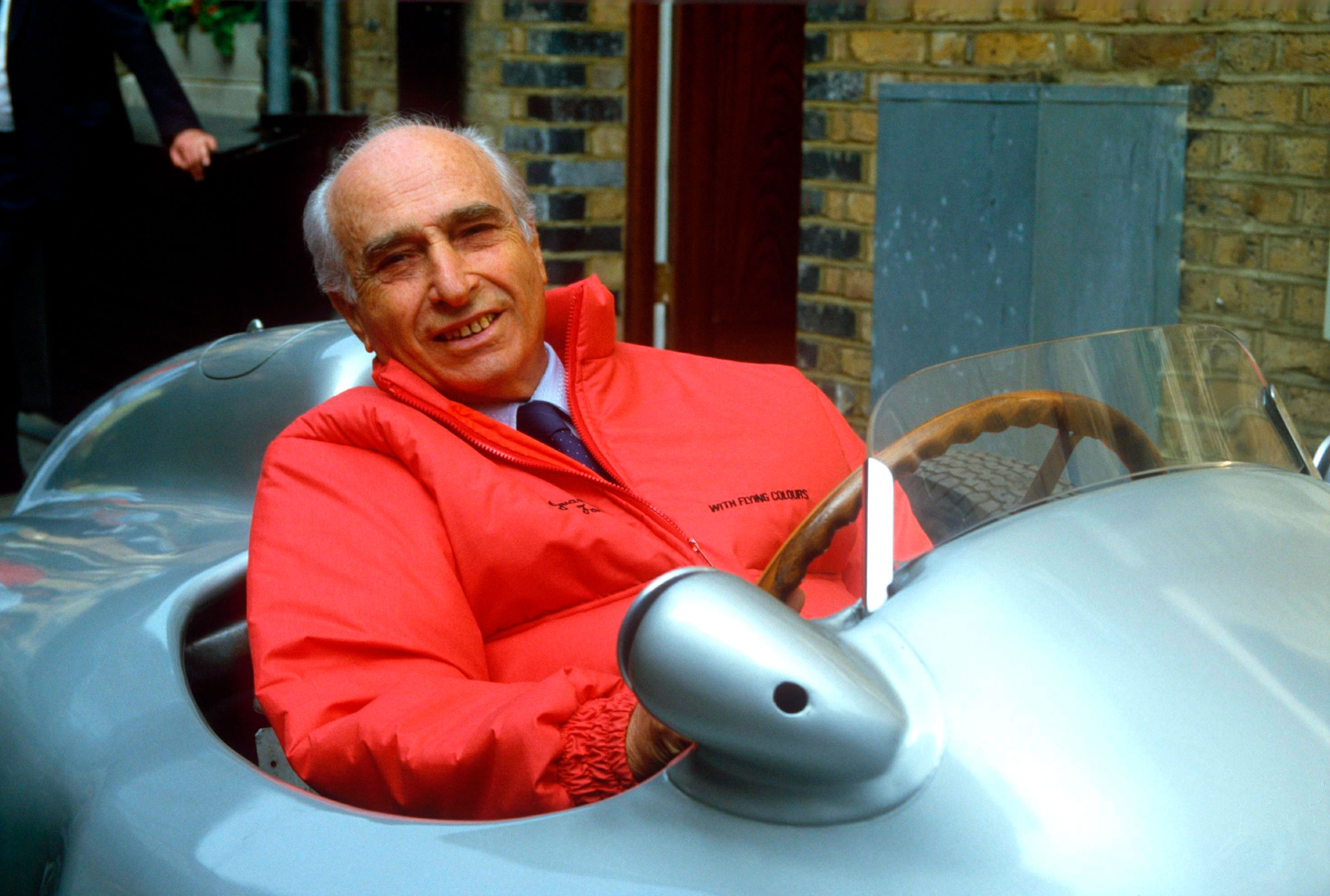 Juan Manuel Fangio a bordo de una de sus naves (shutterstock)