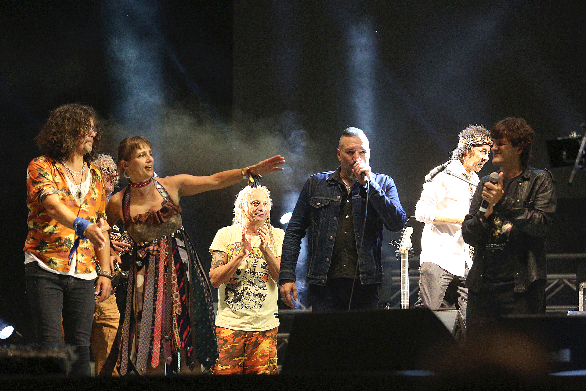 Tras “El fantasma de Canterville”, todos los invitados unieron sus voces con la multitud para darle aliento un último aliento a Charly con los versos de “Inconsciente colectivo” (Mario Sar)
