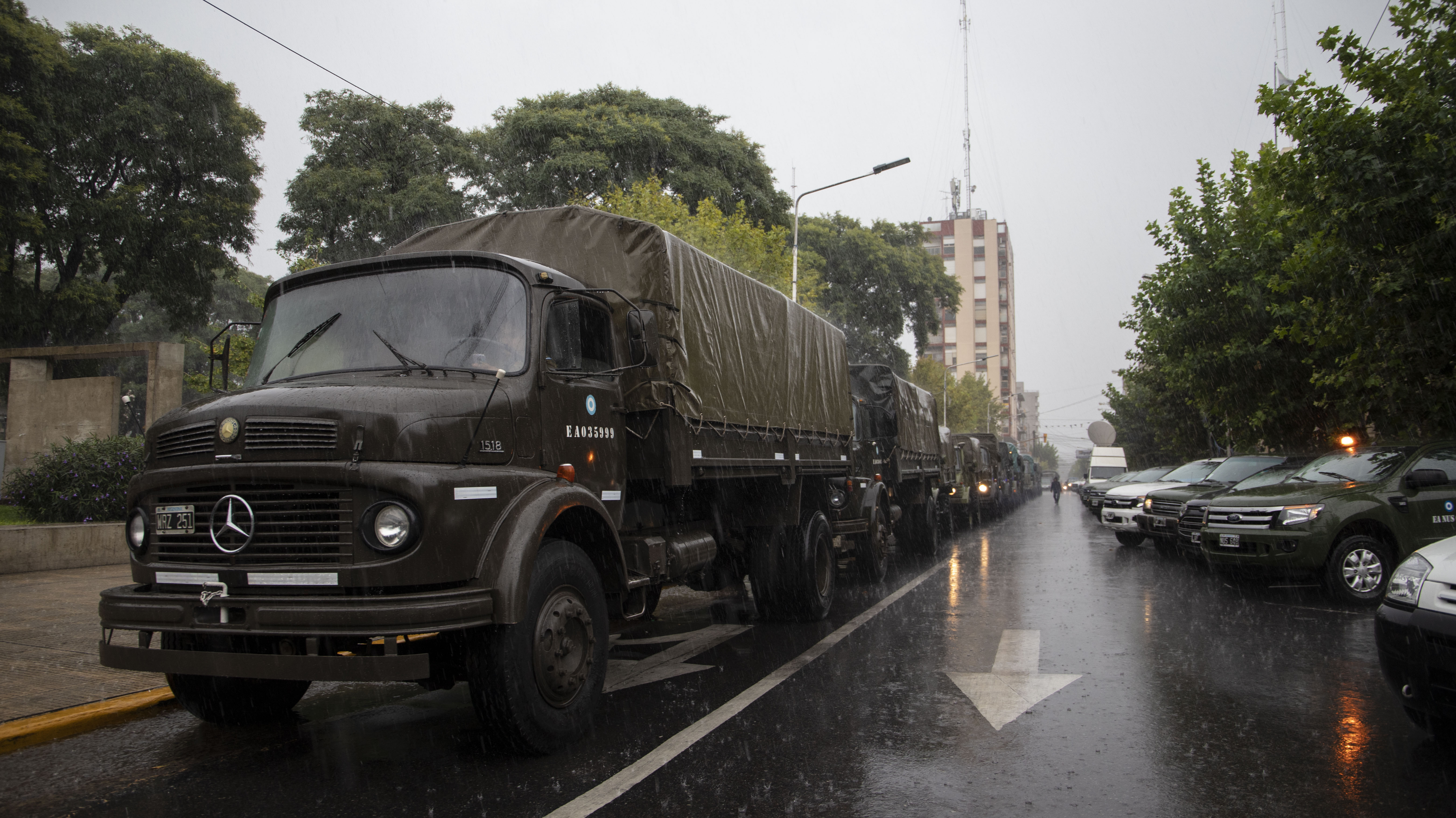 Los camiones con los que el Ejército llevó las cocinas y los alimentos