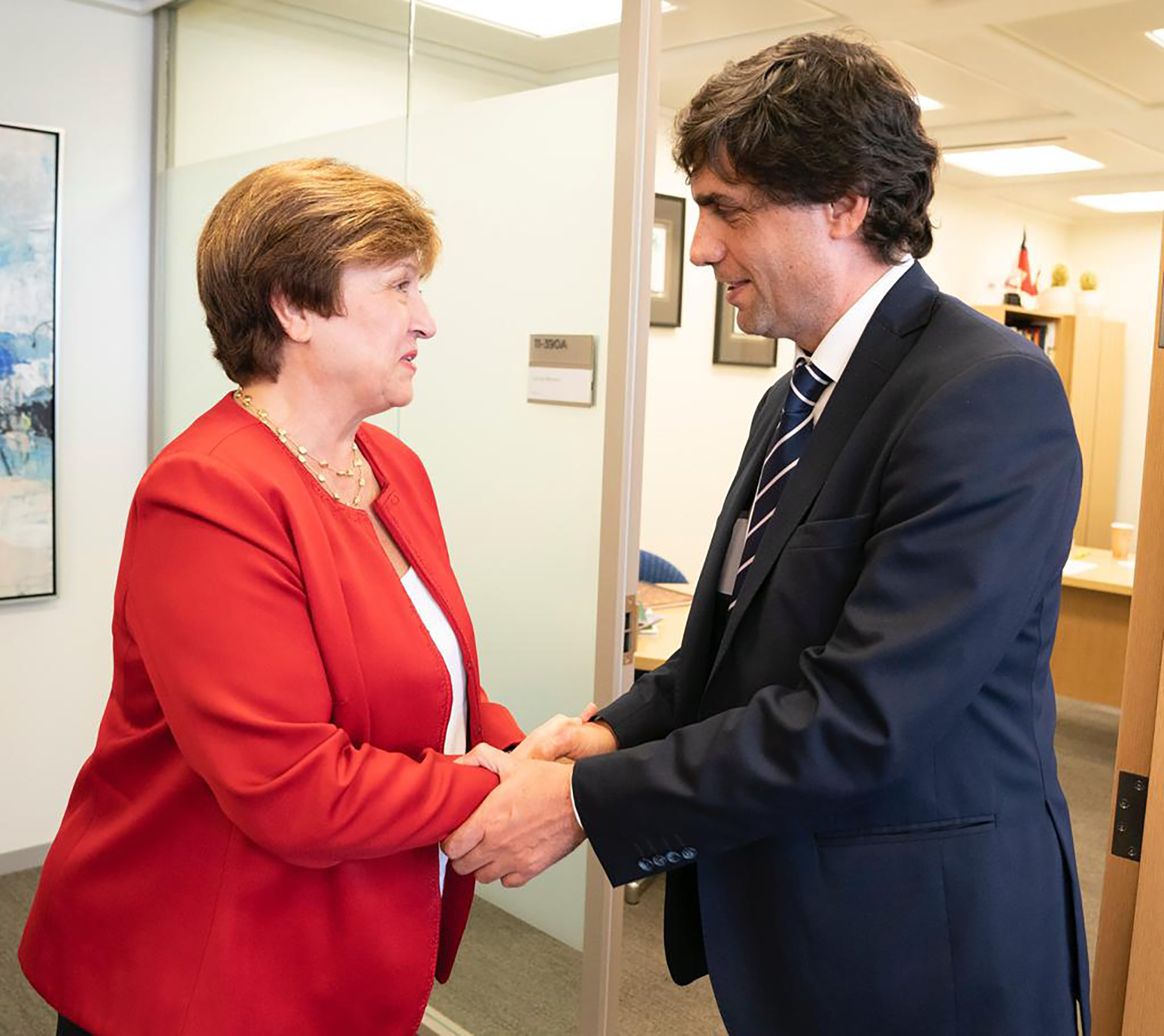 Georgieva, la nueva titular del FMI, con el ministro Lacunza, hace pocos días en EEUU