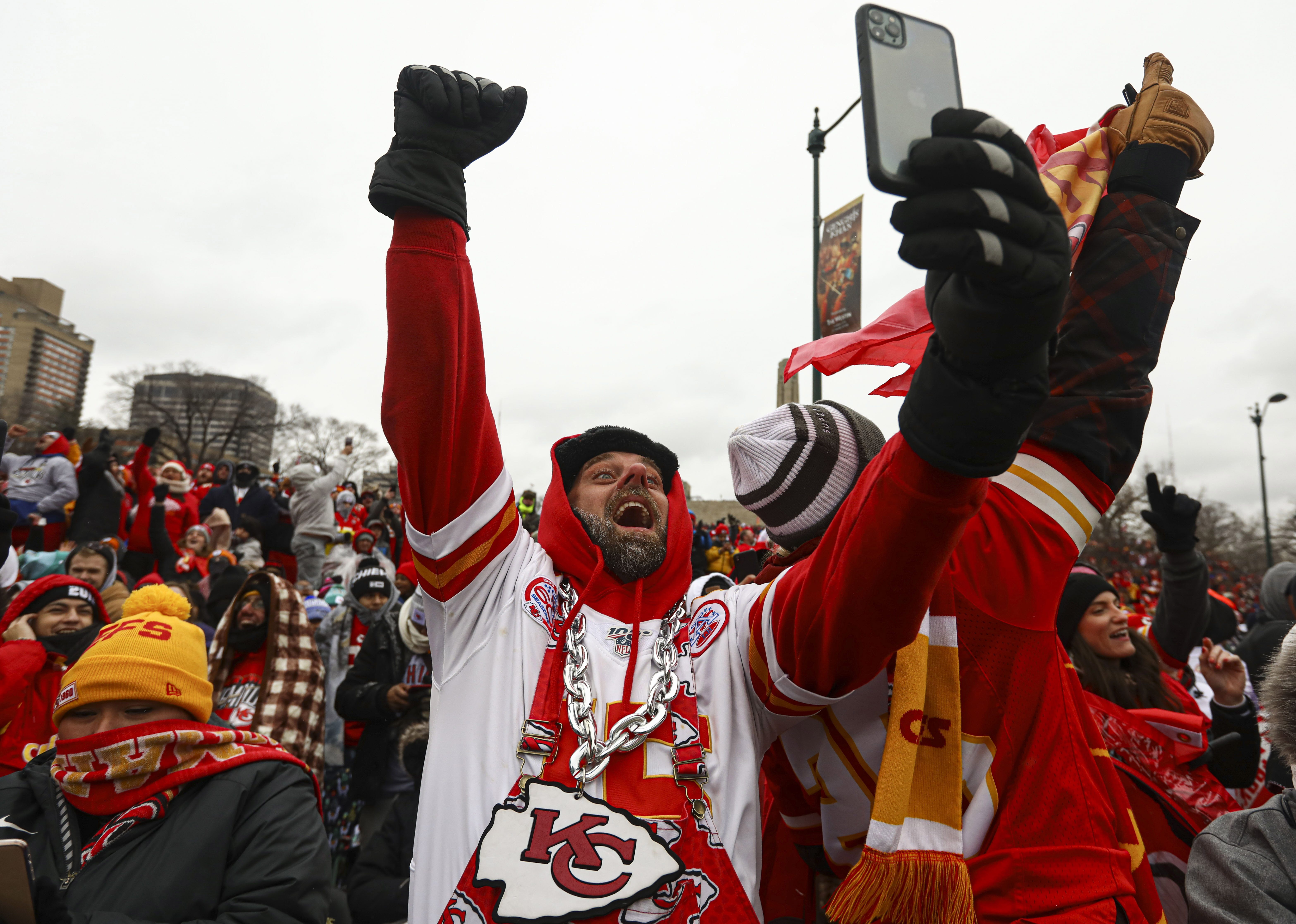 Por tercer juego consecutivo de la postemporada, Mahomes llevó a los 'Jefes' de regreso desde el borde para sellar un triunfo 31-20 sobre los San Francisco 49ers