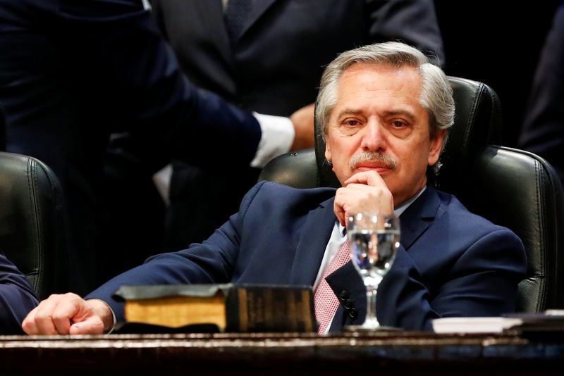 Imagen de archivo del presidente electo de Argentina, Alberto Fernández, durante la ceremonia de juramentación del gobernador de Tucumán, en San Miguel de Tucumán, Argentina, Octubre 29, 2019. REUTERS/Agustín Marcarian