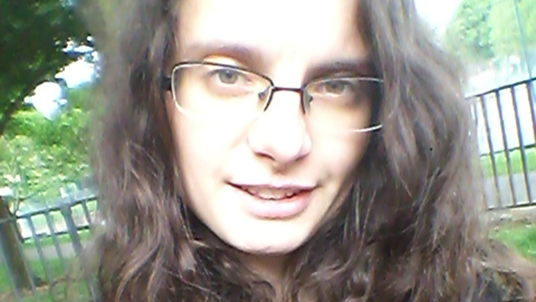 Ante el jurado se reprodujeron más de ocho horas y media de escalofriantes videos recuperados de los celulares de los acusados. Habían sido grabados pocas horas antes del asesinato de Sophie.
La joven Sophie Lionnet había sido interrogada y torturada por el cruel matrimonio (Shutterstock)
