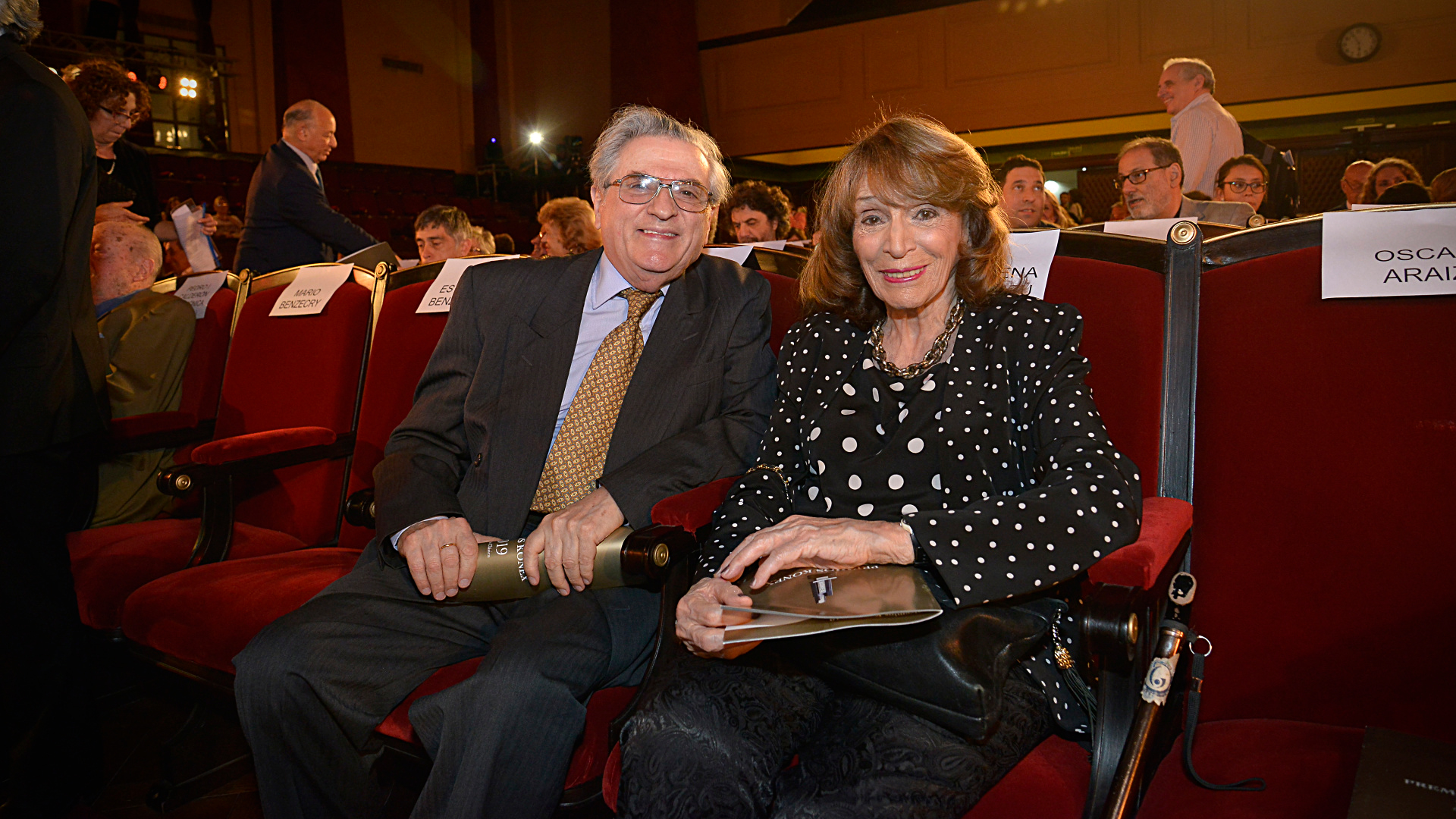 En primera fila del Salón de Actos de la Facultad de Derecho, Mario Benzecry y Magdalena Ruiz Guiñazú