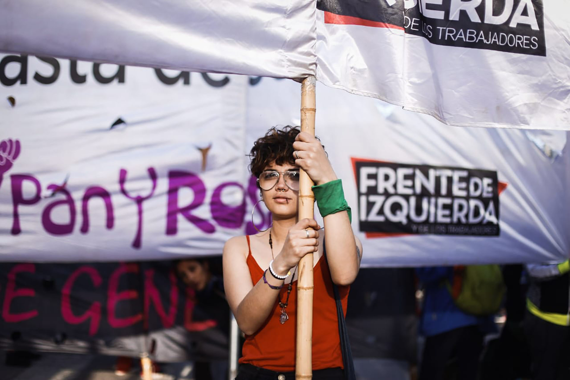 Los partidos de izquierda, que se colocaron a la cabeza, arrancaron antes porque se desviaron del recorrido oficial para pasar primero por la Catedral de La Plata