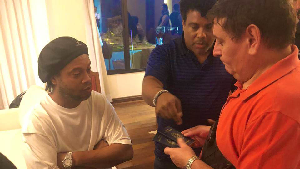 El momento de la detención; imagen viralizada por los medios paraguayos