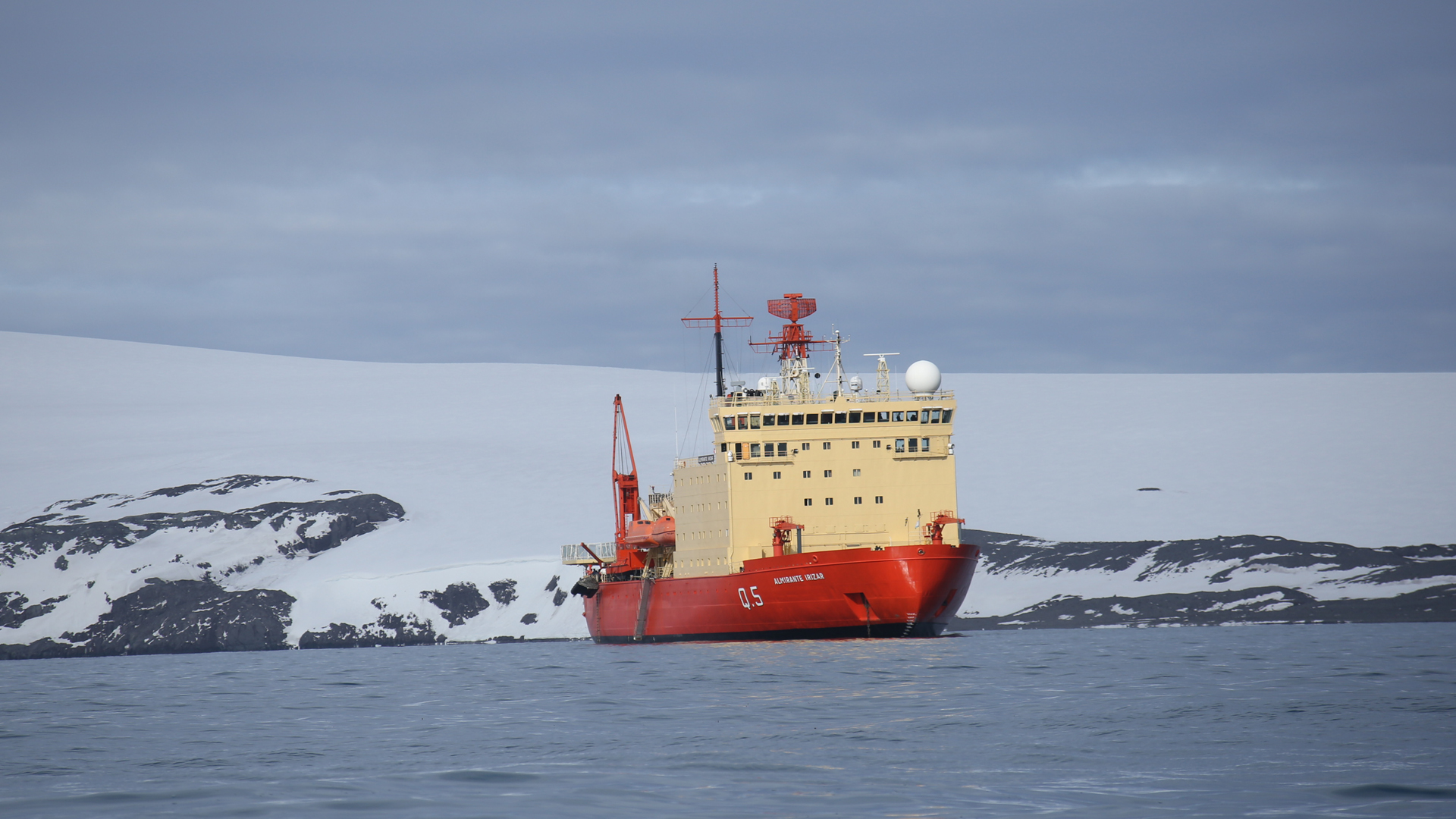 El ministro sostiene que “es necesario construir o comprar un buque polar que nos permita completar la operación que hace el ARA Irizar en la Antártida”. Foto: Fernando Calzada.