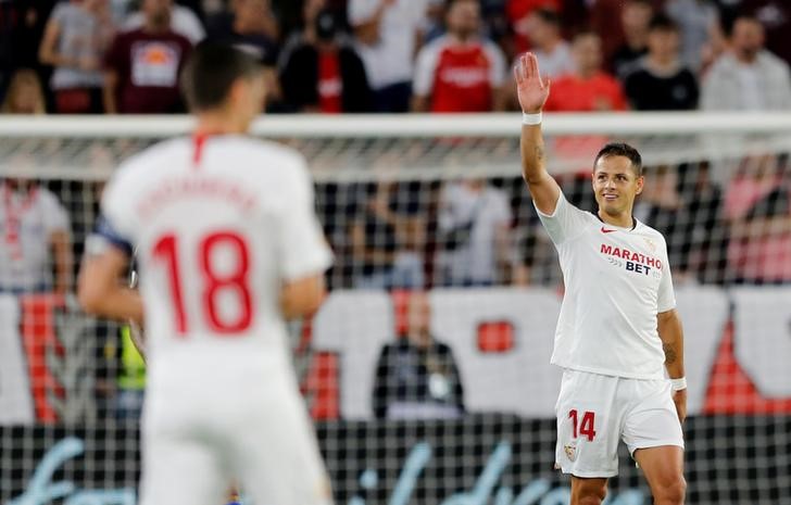 Javier "Chicharito" Hernandez ya estaría diciendo una adiós al Sevilla, su último club (Foto: Reuters/Marcelo del Pozo)