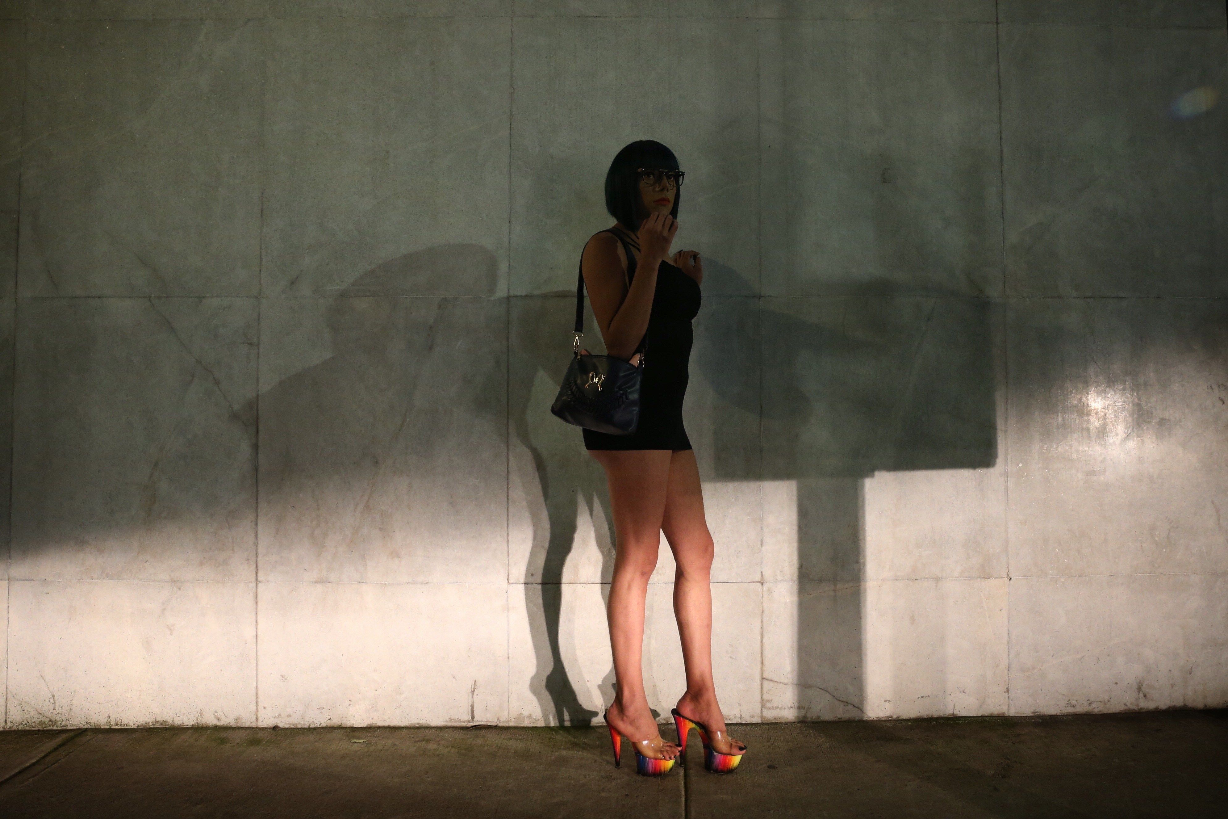 Acostumbradas a sobrevivir día a día, las trabajadoras sexuales trans de la Ciudad de México exigen su reconocimiento para acabar con la violencia que les rodea y evitar ser parte de una cifra escalofriante: en América Latina tienen una esperanza de vida promedio de 35 años. (Foto: EFE/ Sáshenka Gutiérrez)