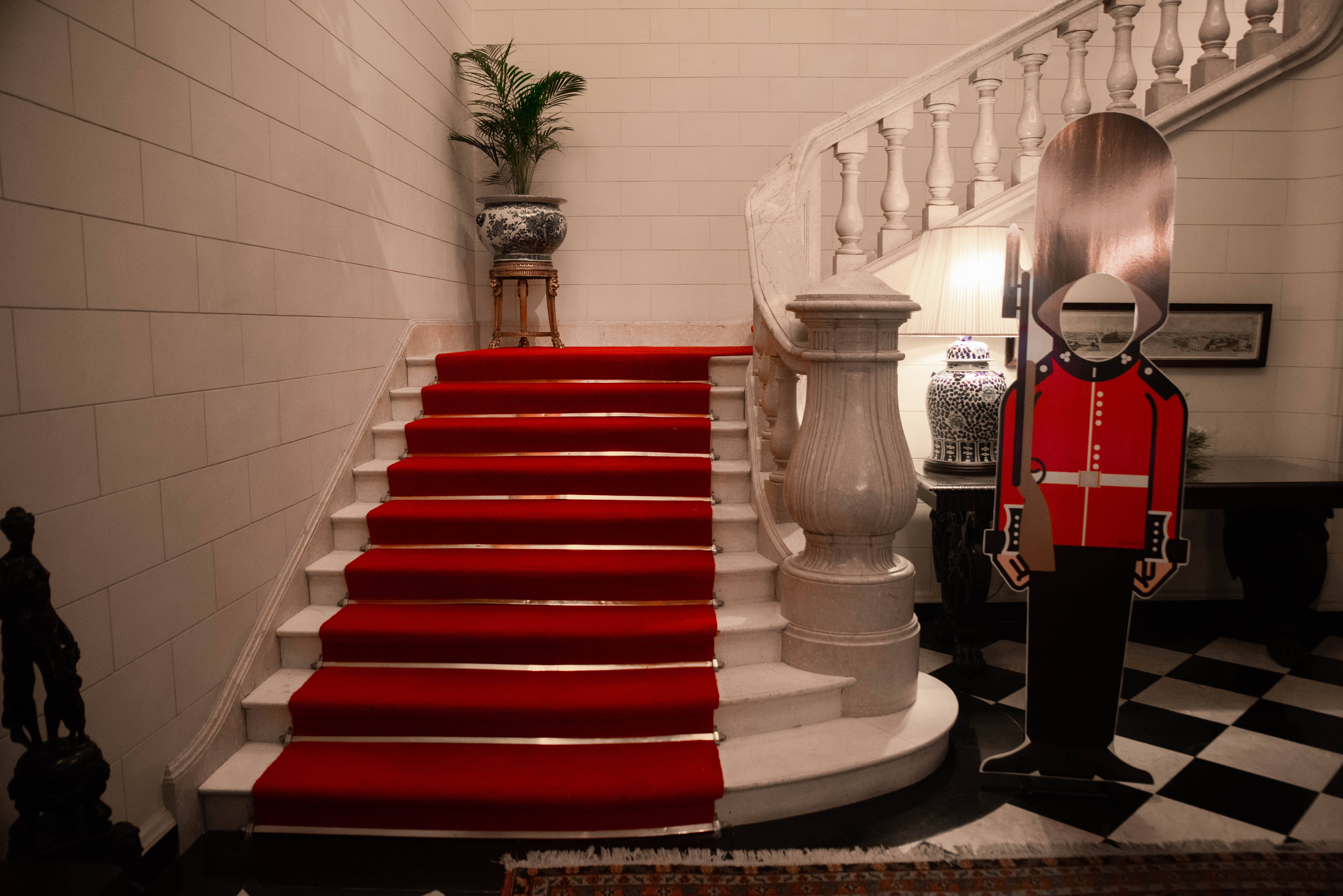 La imponente escalera de la Residencia británica, ex residencia Madero Unzué /// Fotos: Franco Fafasuli