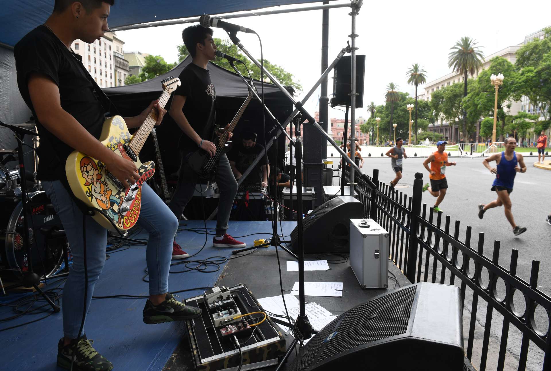 Hubo bandas en vivo en la largada, durante la carrera y en la línea de llegada (Maximiliano Luna)