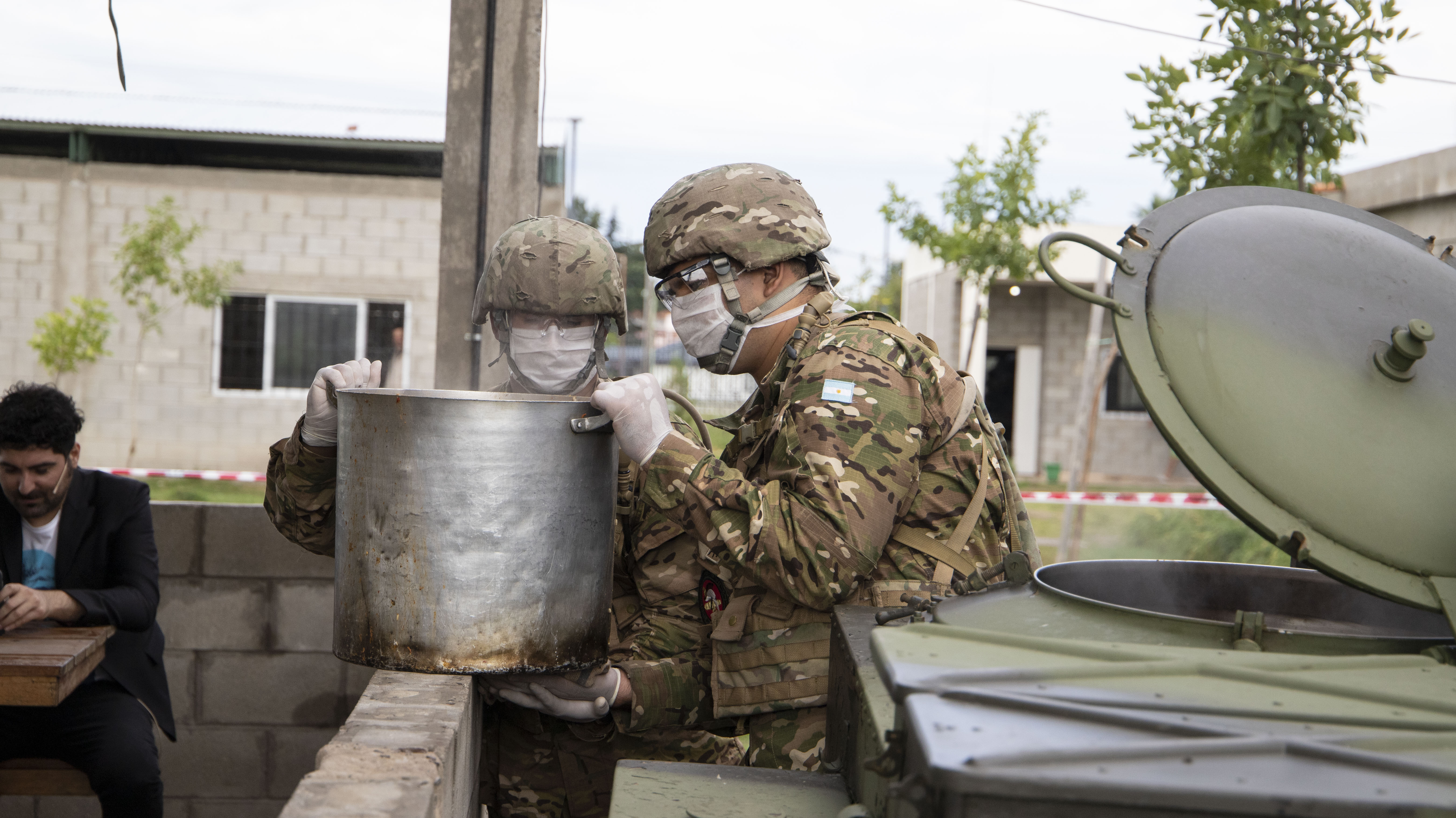 El Ejército Argentino llegó el martes a La Matanza para brindar asistencia en los barrios más pobres (Fotos: Lihuel Althabe)