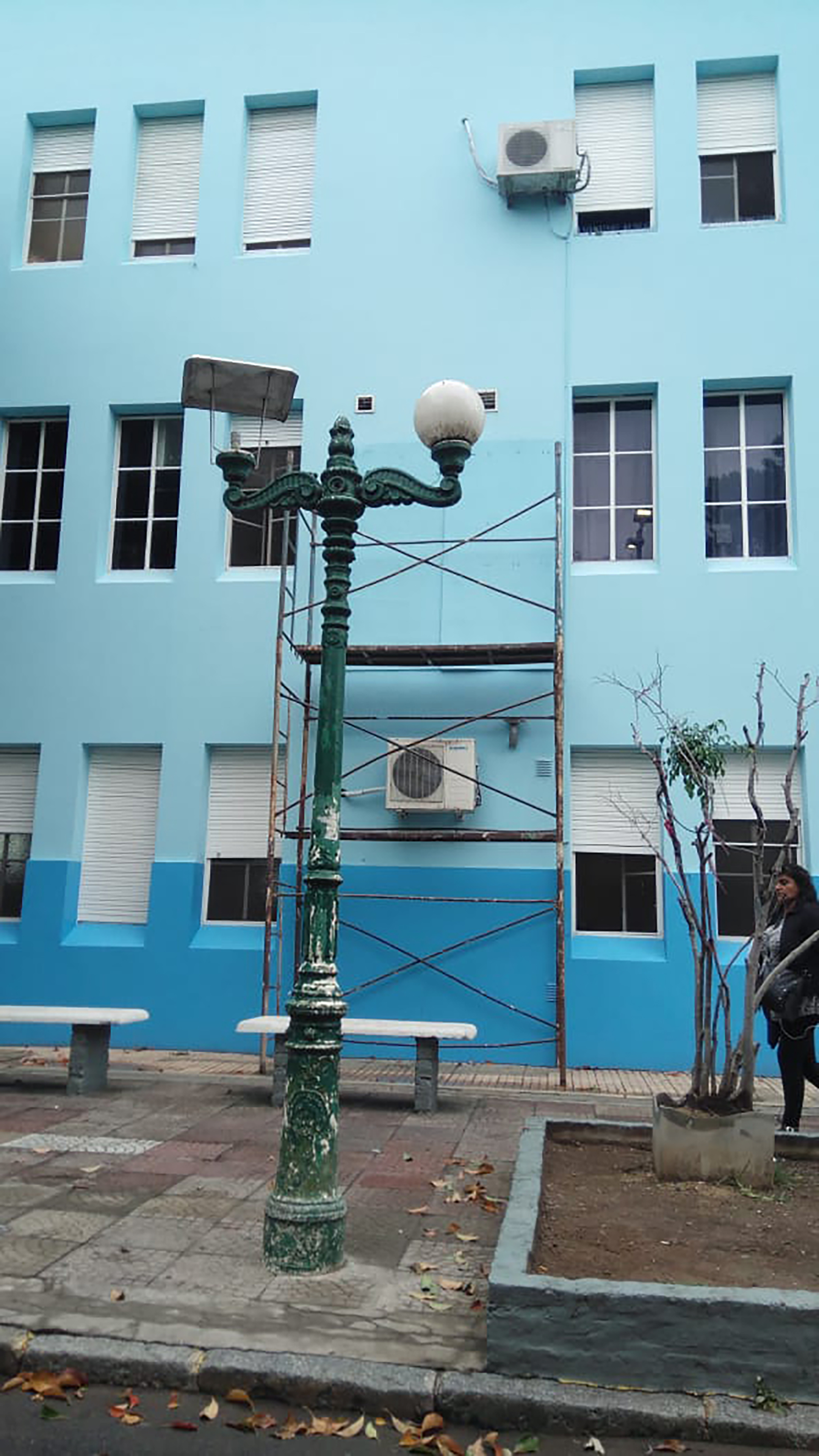 El tablón pintado de celeste para borrar toda huella del mural