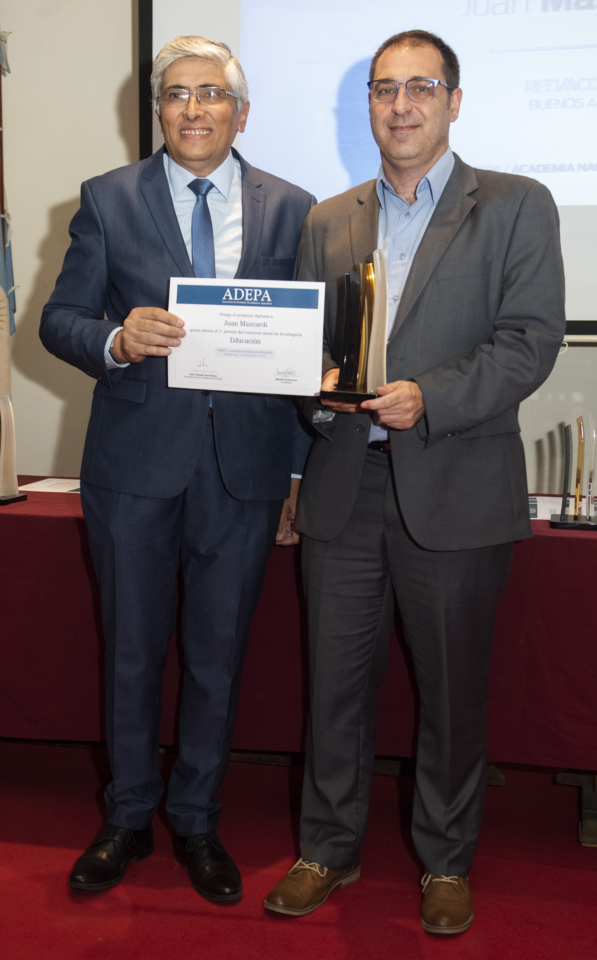 En la Categoría Educación se llevó el 1º Premio, Juan Mascardi de Red/acción, Buenos Aires. Entregó el premio el Doctor José María La Greca, secretario de la Academia Nacional de Educación