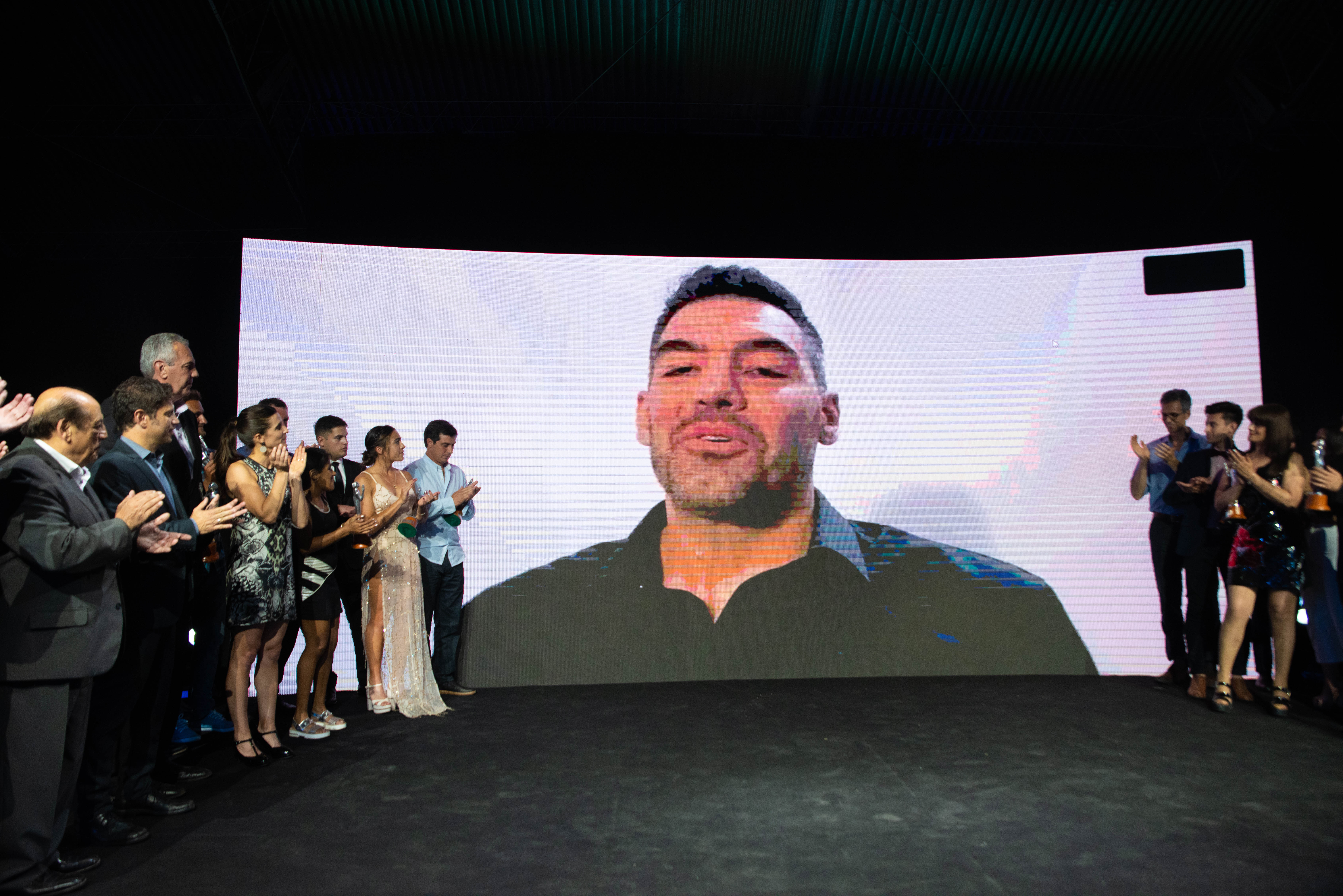 Luis Scola, ganador del Olimpia de Oro, agradeció el galardón desde Europa.