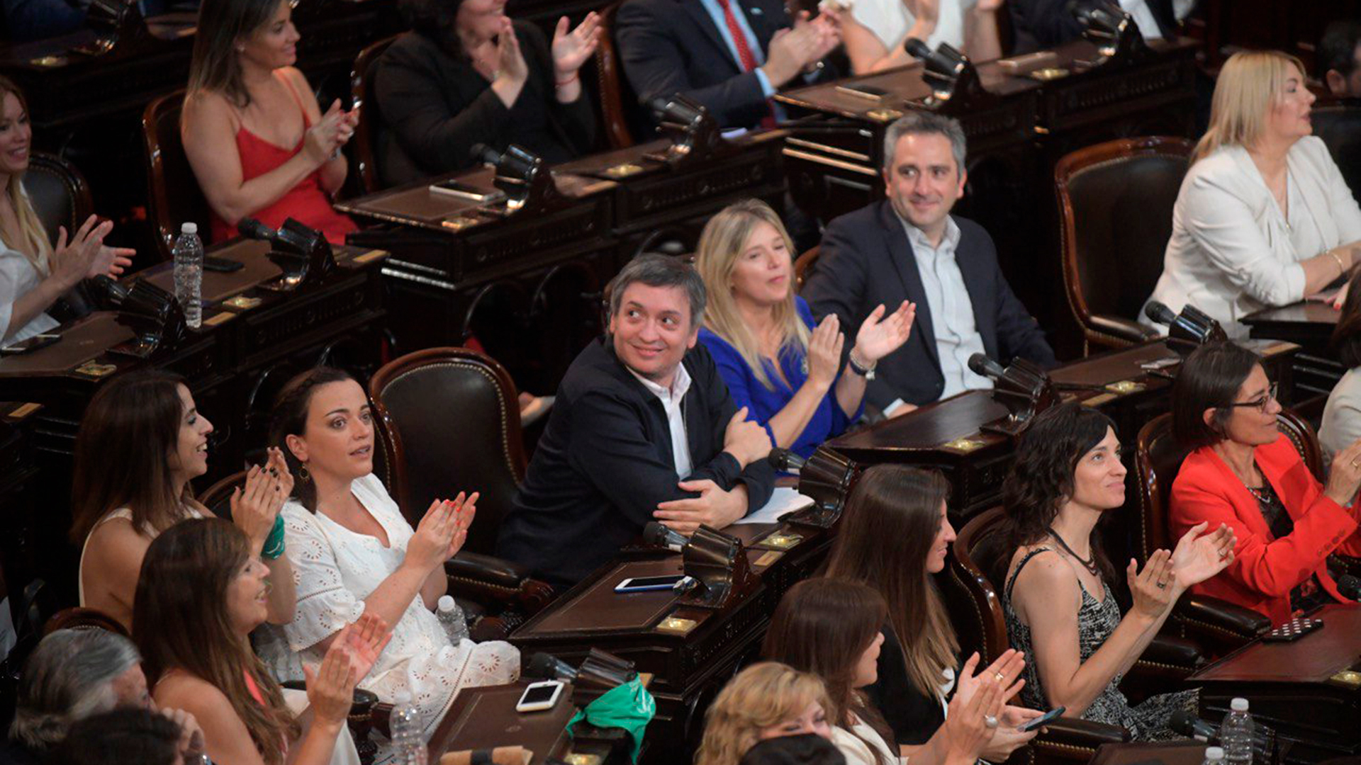 Máximo Kirchner, presidente del bloque en la Cámara de Diputados, junto a otros legisladores kirchneristas