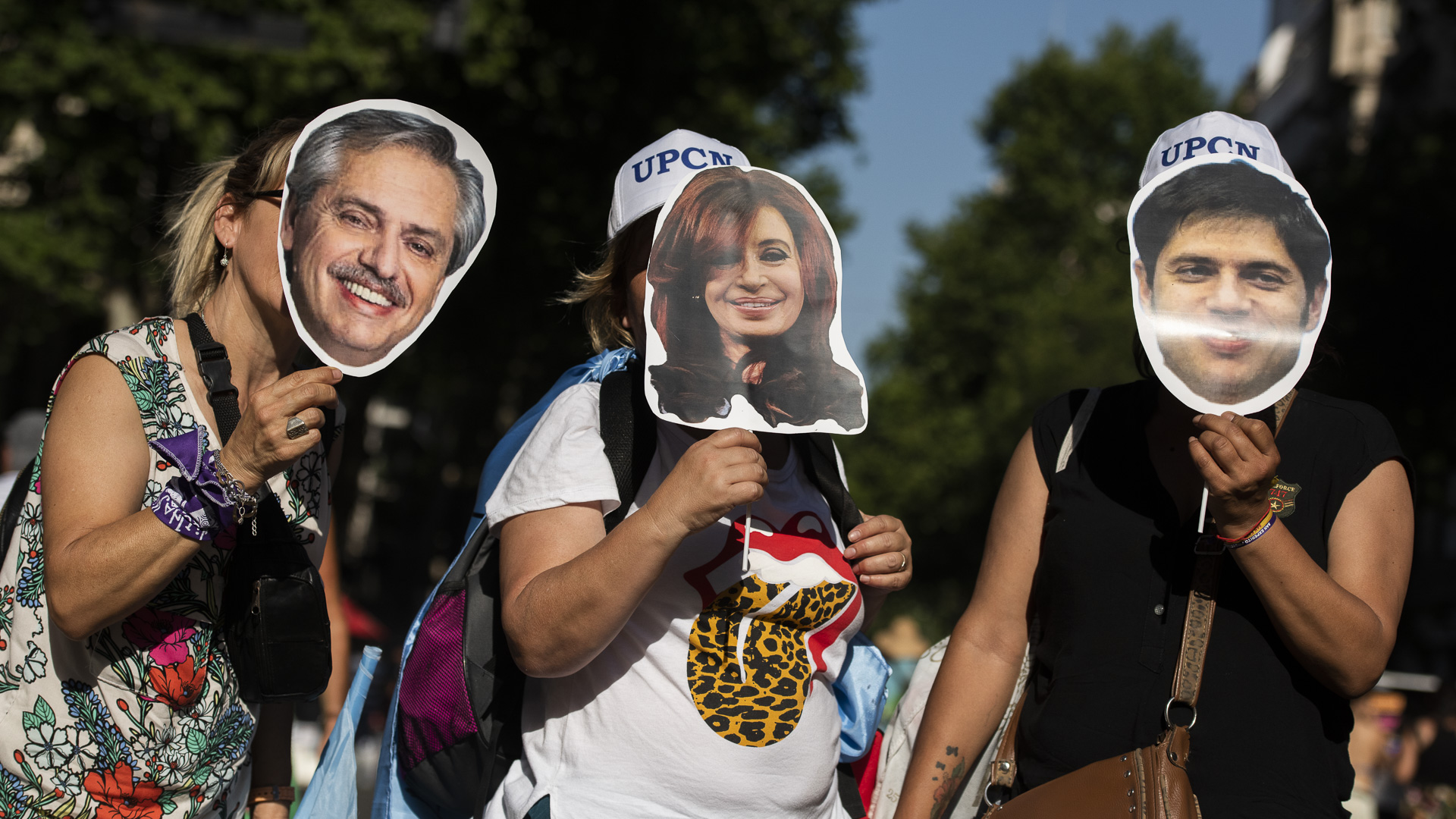Máscaras con las principales figuras del Frente de Todos
