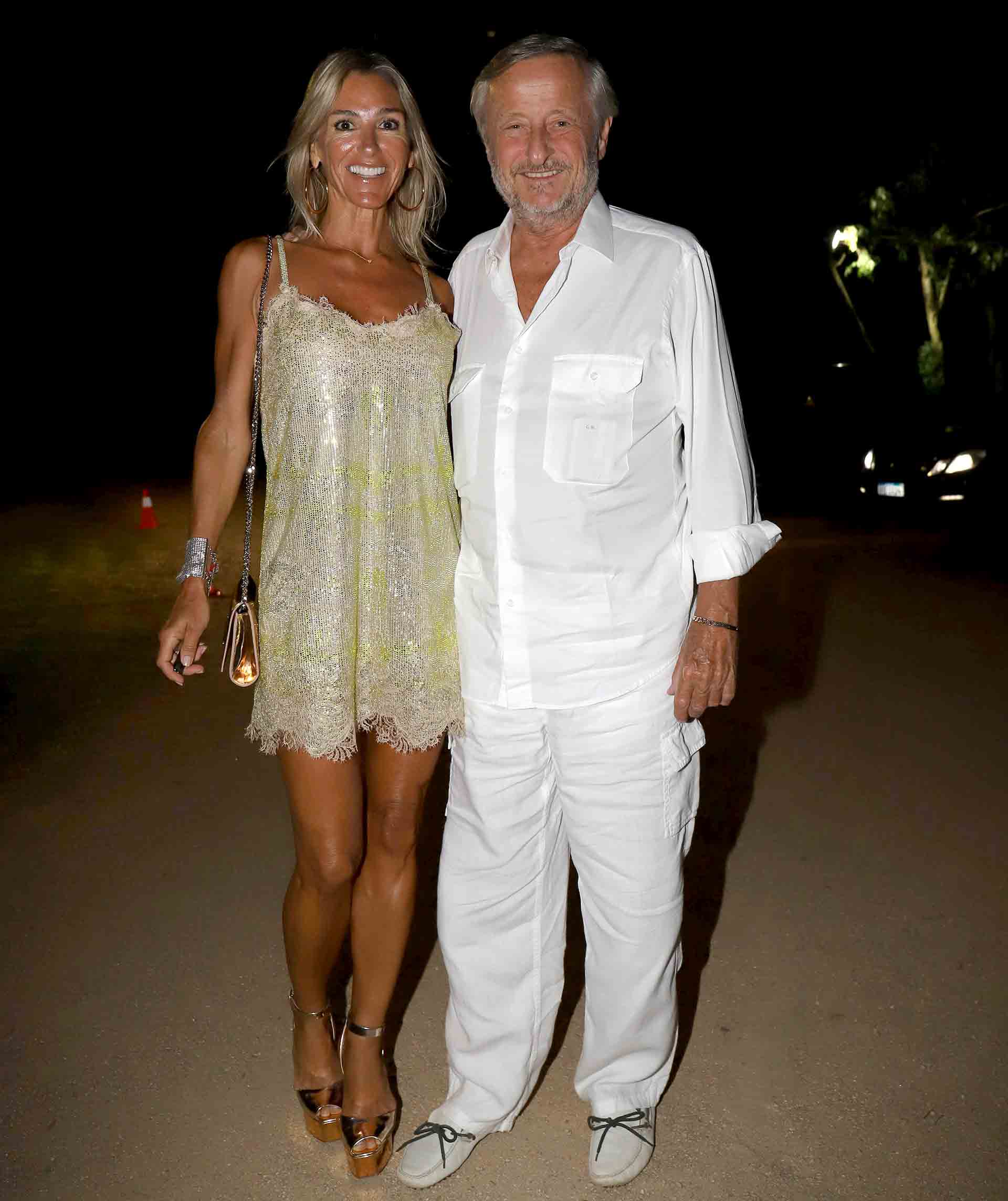Gabriela Castellani y Cristiano Rattazzi a su llegada a la gran fiesta de Giuseppe Cipriani en Punta del Este