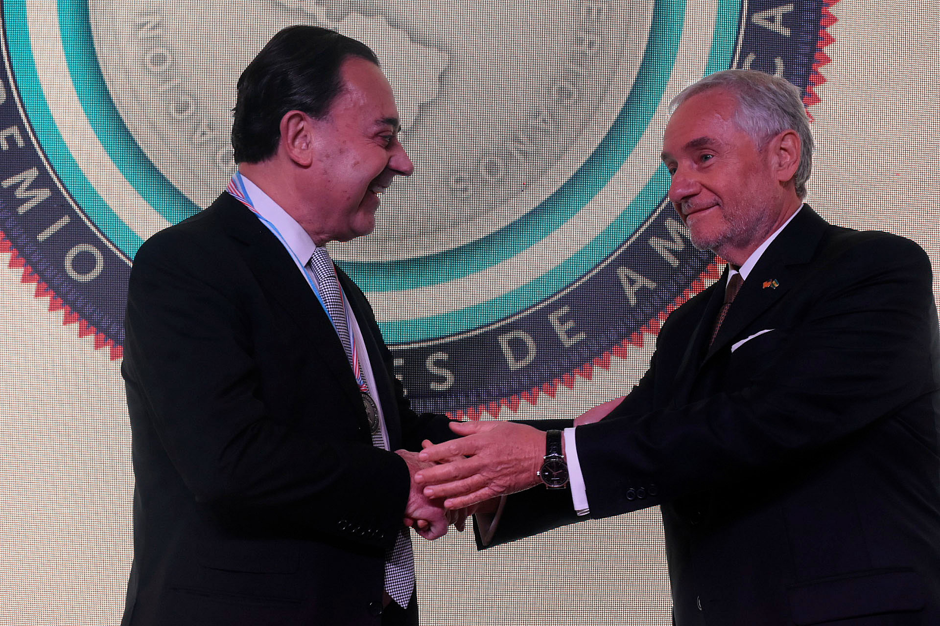 El diplomático argentino Felipe de la Balze y Savino en la entrega de distinciones del CEA
