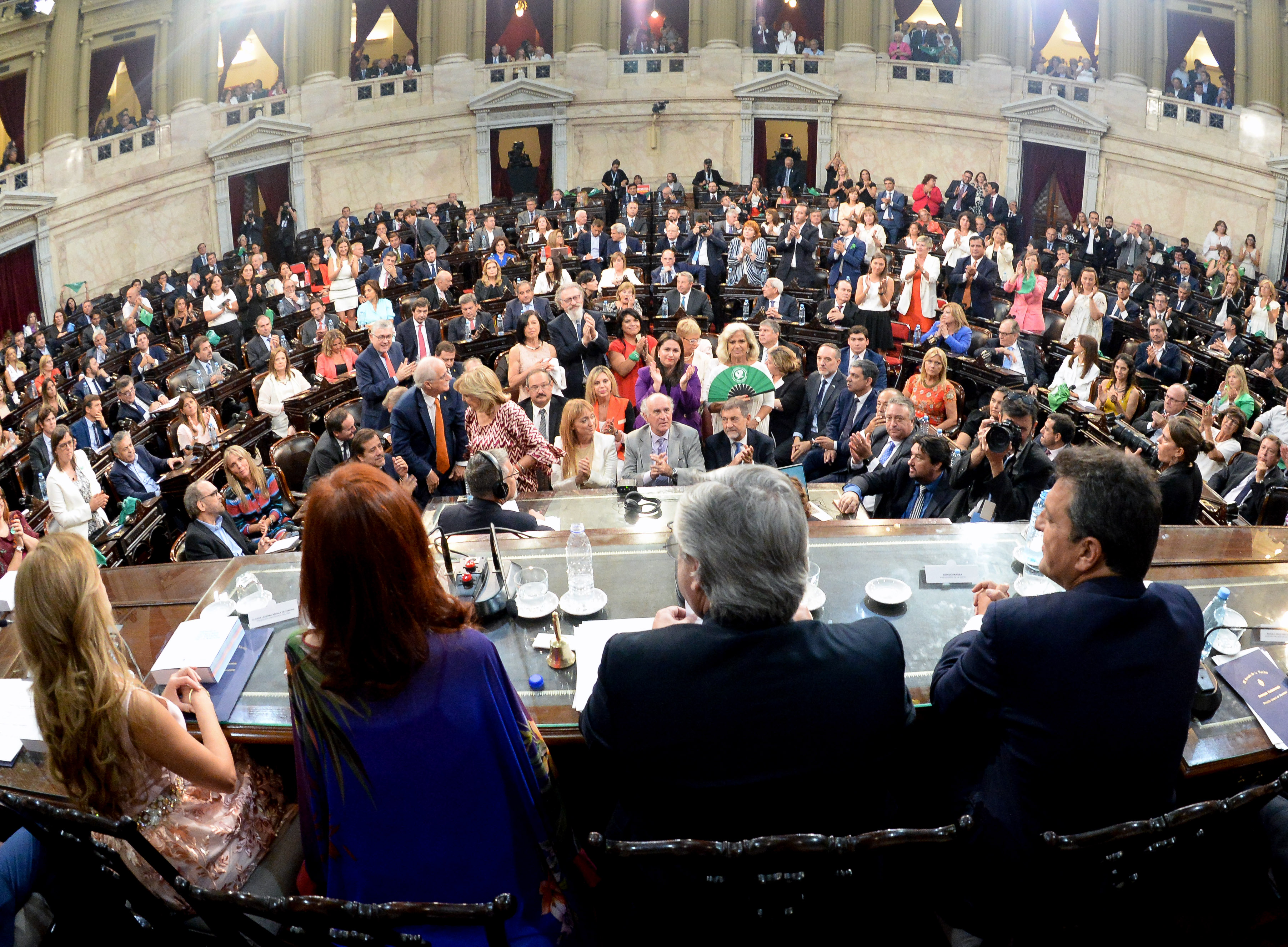 Legisladores, intendentes, ministros, gobernadores, sindicalistas y miembros del Poder Judicial estuvieron en el Congreso