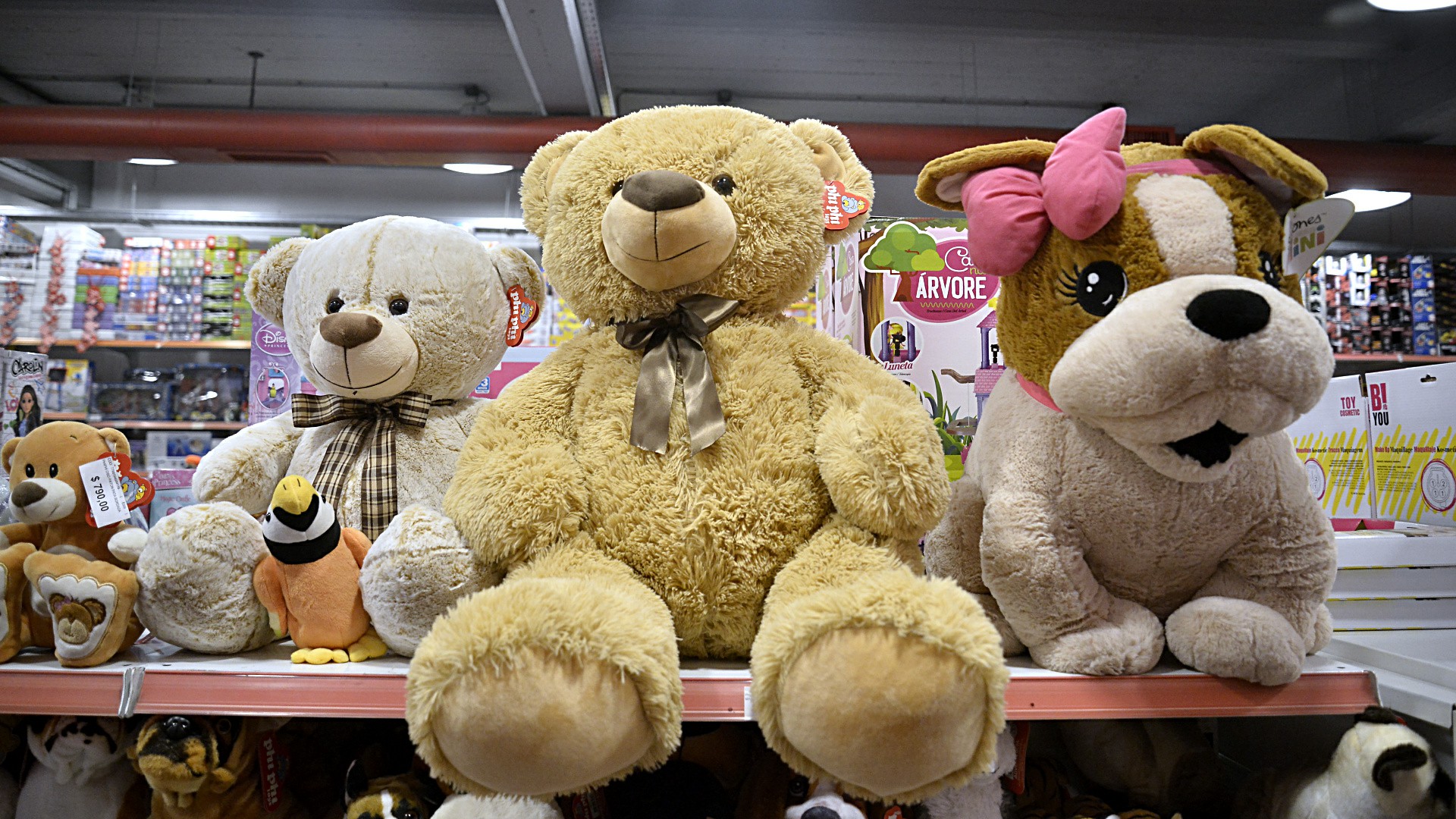 Peluches que pudieron ser comprados en horarios extendidos de las más de mil jugueterías que se adhirieron a a esta iniciativa