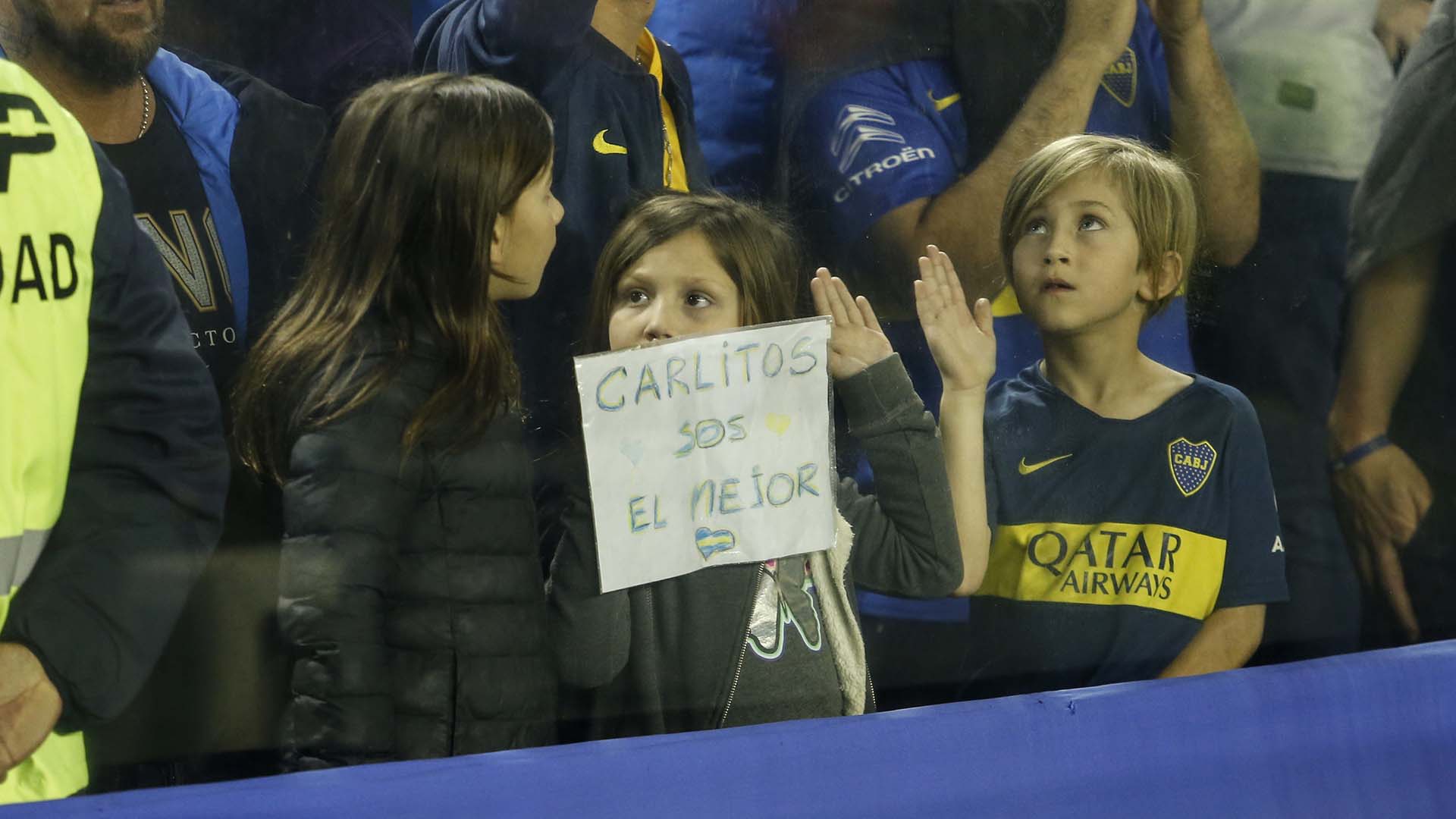 La devoción de los nenes por el capitán de Boca