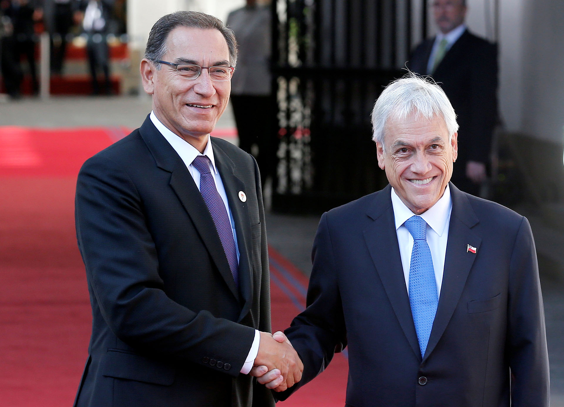 Los presidentes de Perú, Martín Vizcarra, y de Chile, Sebastián Piñera, ya habían anunciado medidas similares (REUTERS/Rodrigo Garrido/Archivo)