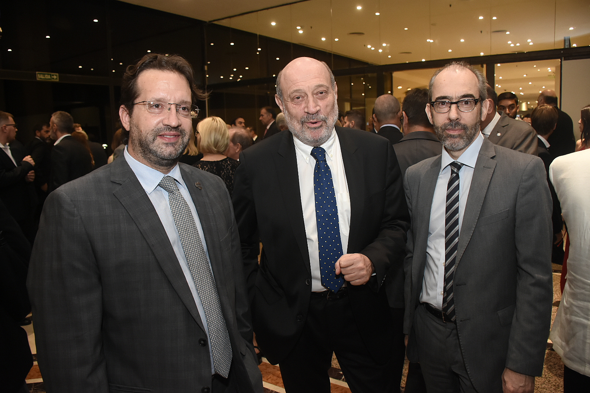 El diputado nacional Marco Lavagna, el periodista Alfredo Leuco y Gustavo González (presidente Editorial Perfil)