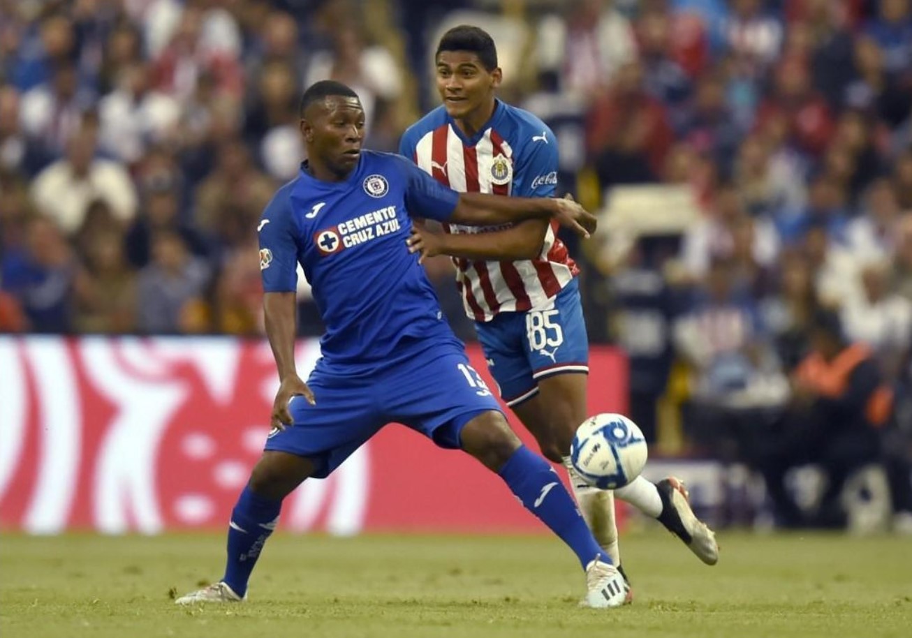 Bryan Angulo jugó sólo 9 partido con Cruz Azul (Foto:Twitter@ZDCSports)