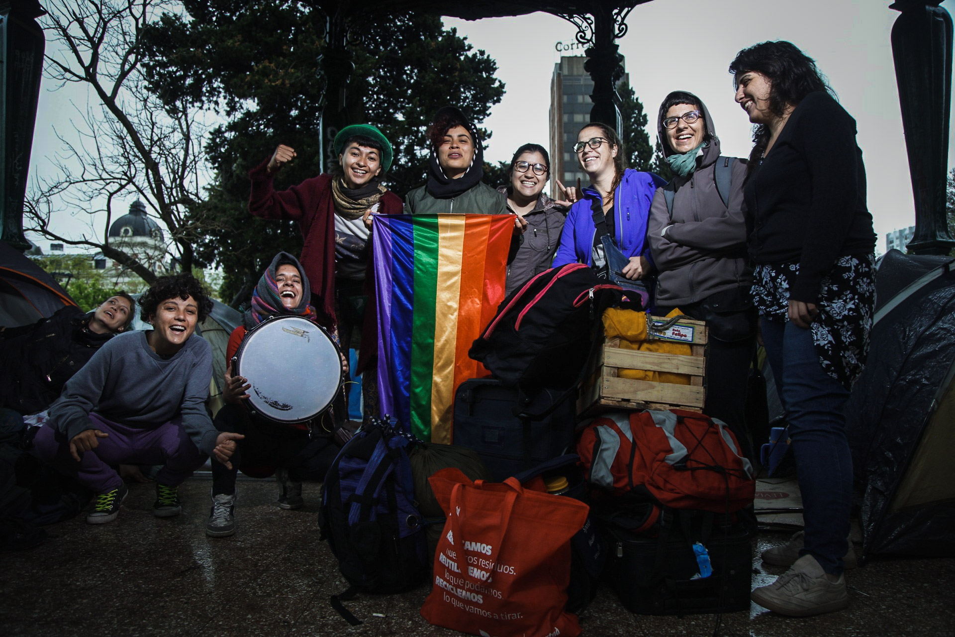 De acuerdo a información de la comisión organizadora, no solo están llegando mujeres y disidencias de todo el país, sino también del resto de América Latina