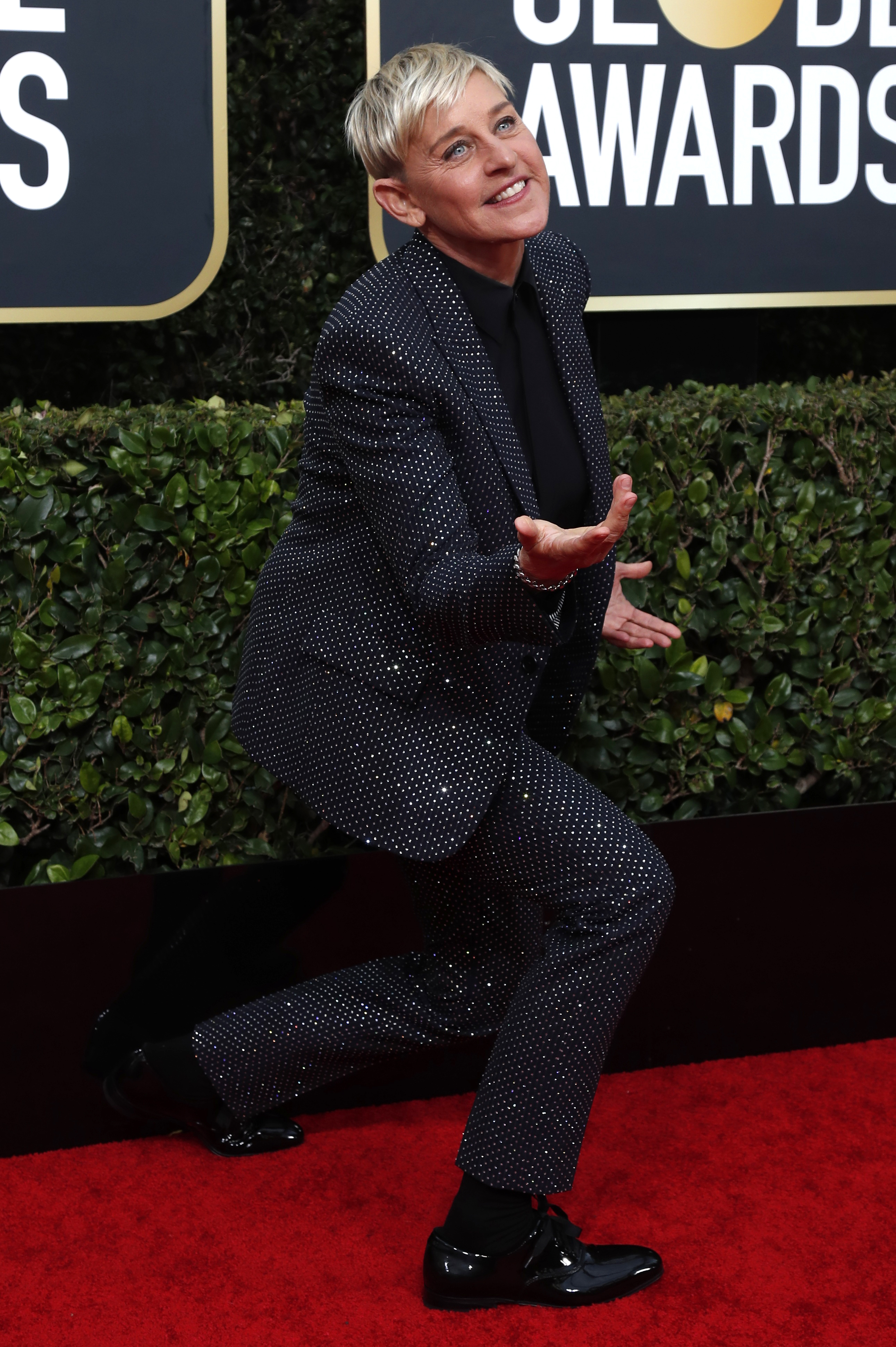 Ellen DeGeneres no defraudó con su esmoquin brillante