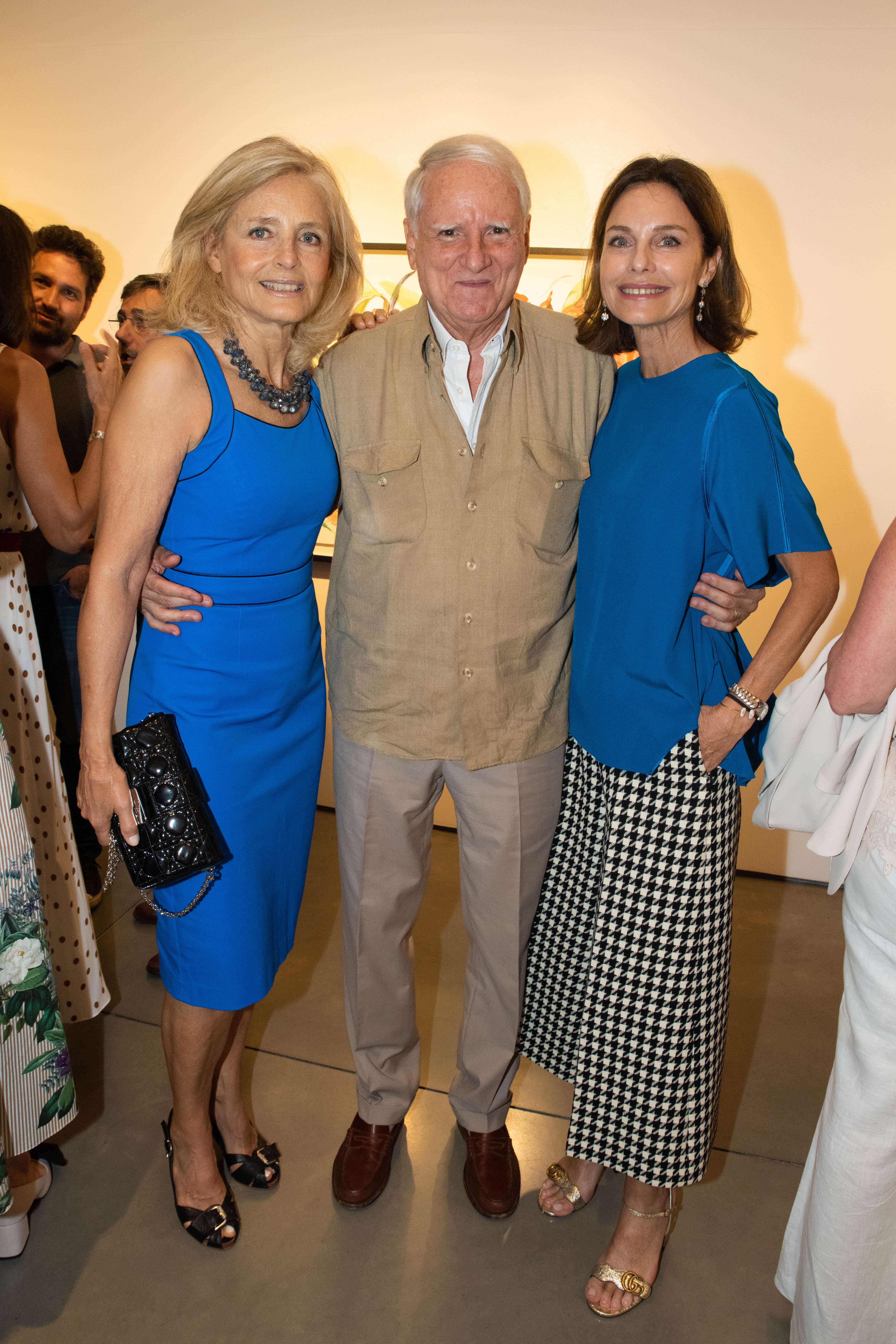 Cecilia Zuberbuhler junto al experto en arte, Ricardo Esteves, y Flavia Martini