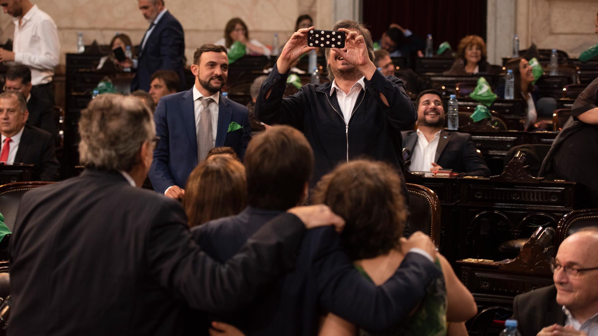 Imágenes previas a la apertura de las sesiones legislativas. El que saca la foto es el diputado Máximo Kirchner