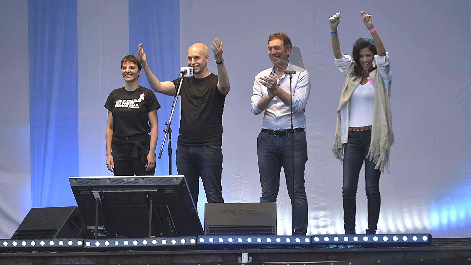 El jefe y el vice jefe de Gobierno de la Ciudad de Buenos Aires, Horacio Rdoríguez Larreta y Diego Santilli, con sus esposas, Bárbara Diez y Analía Maiorana