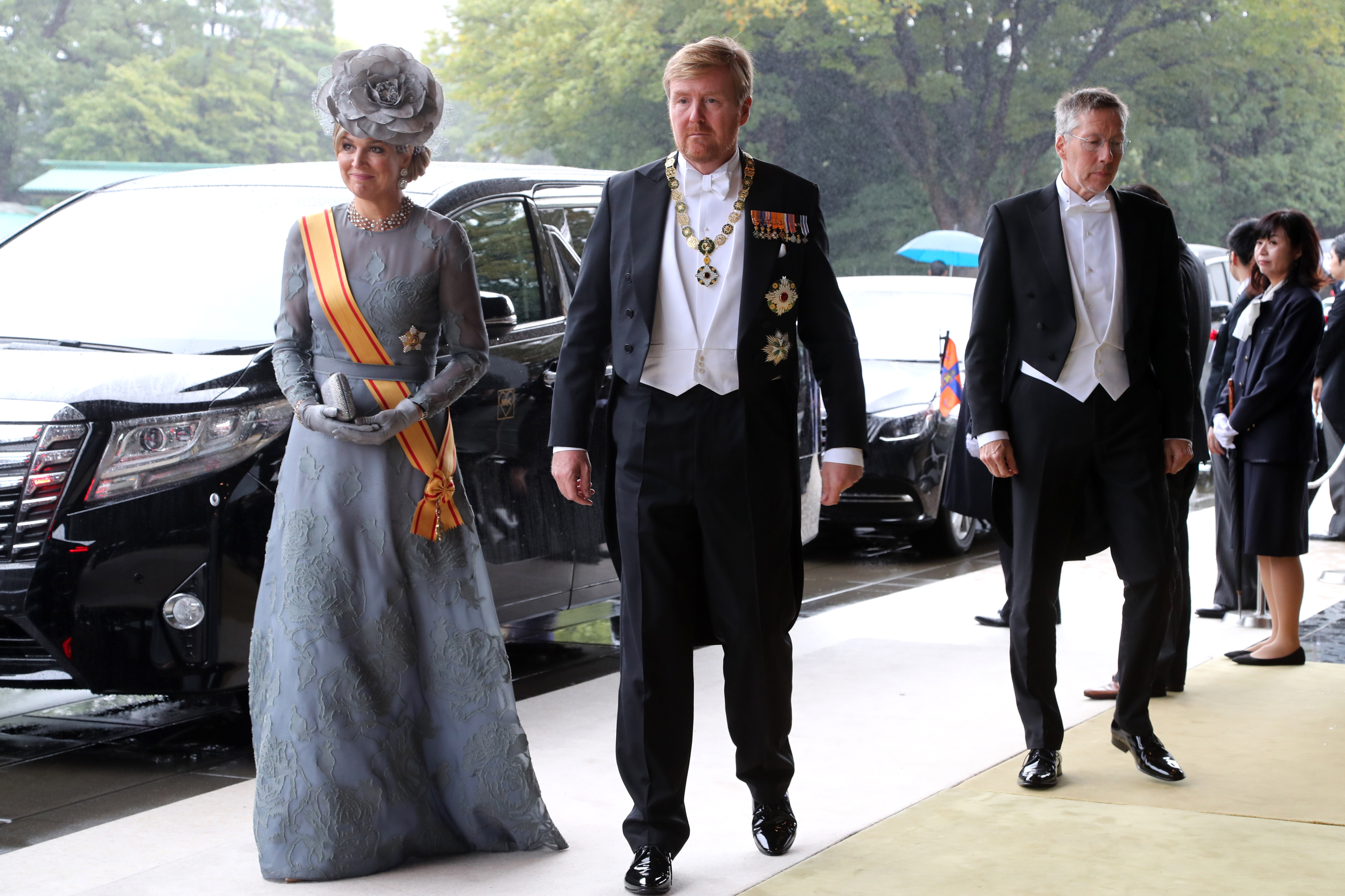 El rey de Holanda Willem-Alexander y la reina Máxima llegan al Palacio Imperial (AFP)