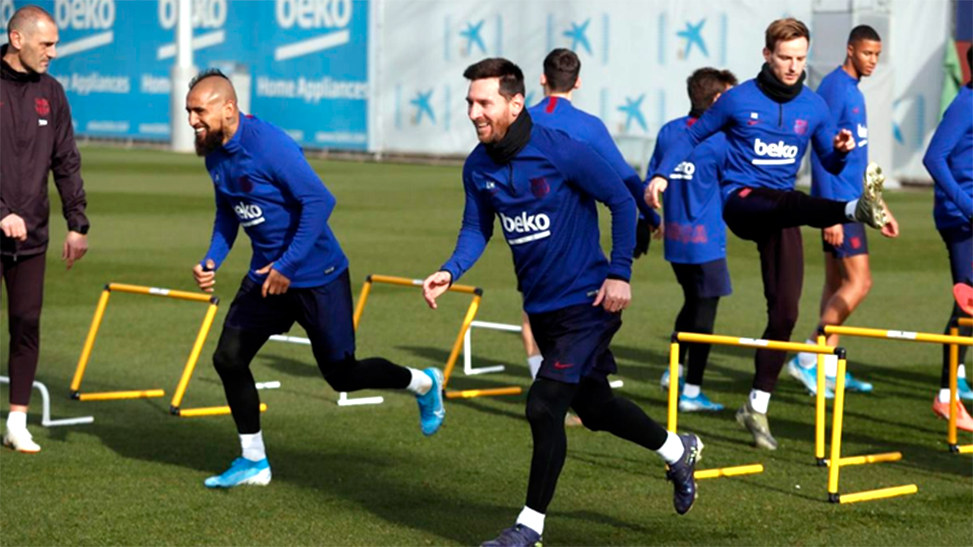 El Barcelona está negociando con su plantel (@FCBarcelona)