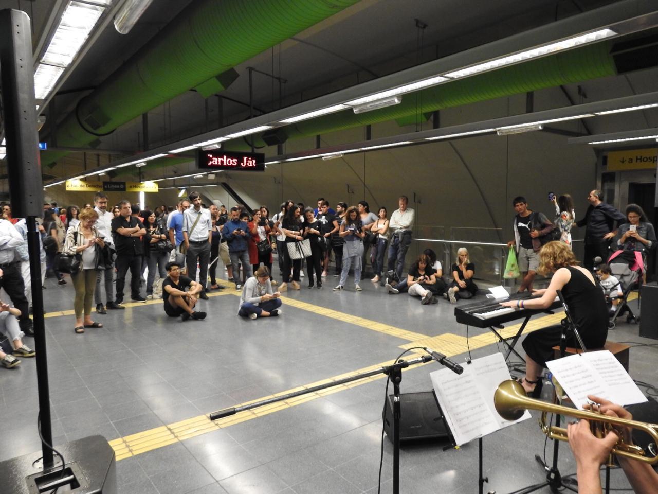 Garbä es una referente en Derechos Humanos y una artista reconocida a nivel mundial. Fue distinguida por el INADI e invitada por la Organización de las Naciones Unidas para llevar sus composiciones a Nueva York, donde la Queer Urban Orchestra interpretó algunas de sus piezas