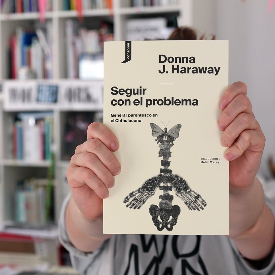 "Seguir con el problema. Generar parentesco en el Chtuluceno" (Consonni), de Donna Haraway