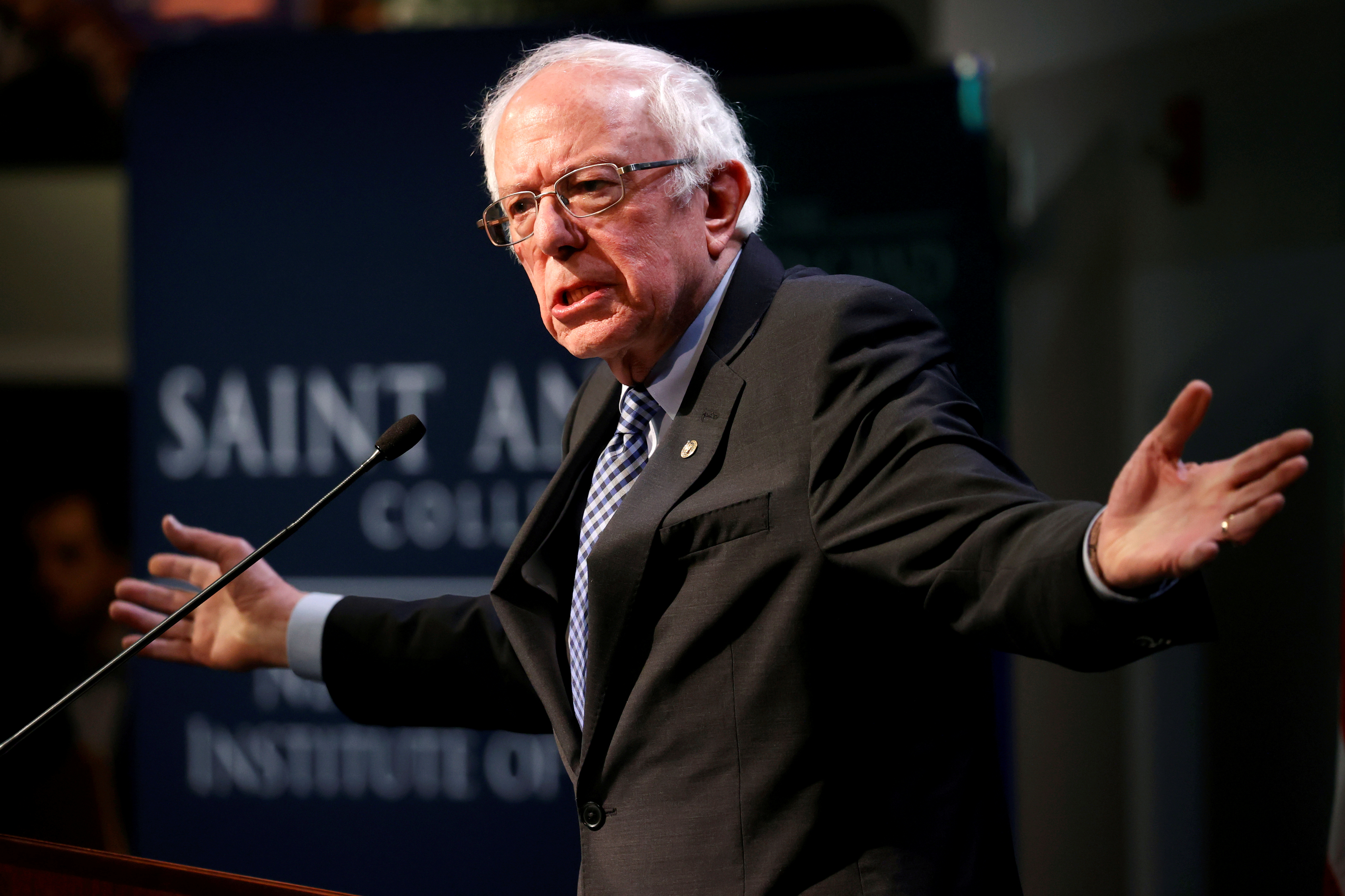 El precandidato demócrata Bernie Sanders (REUTERS/Mike Segar)